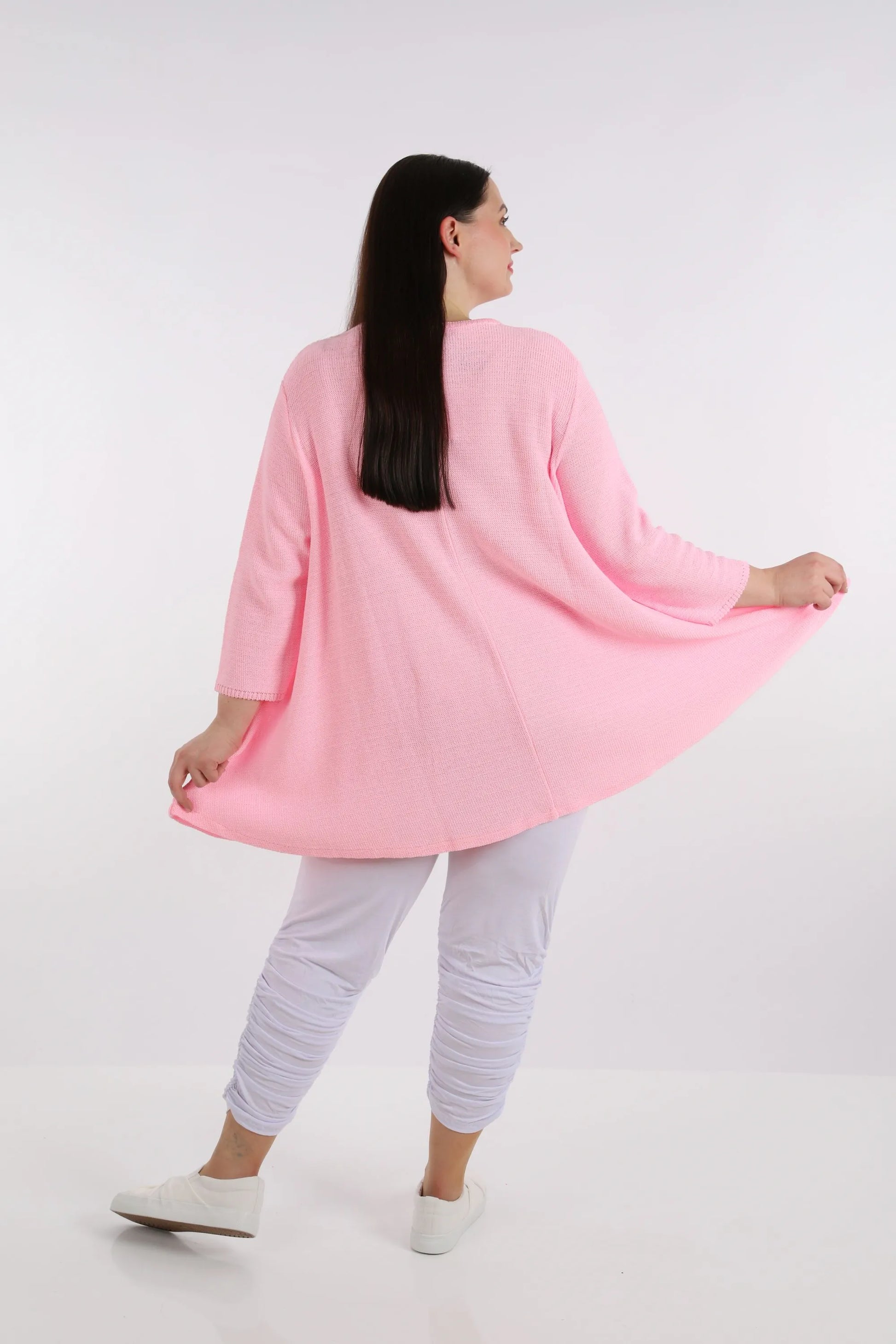  Luftiges Glocken-Shirt in zartem Rosa mit Rundhalsausschnitt und 7/8 Ärmeln für Plus Size Mode