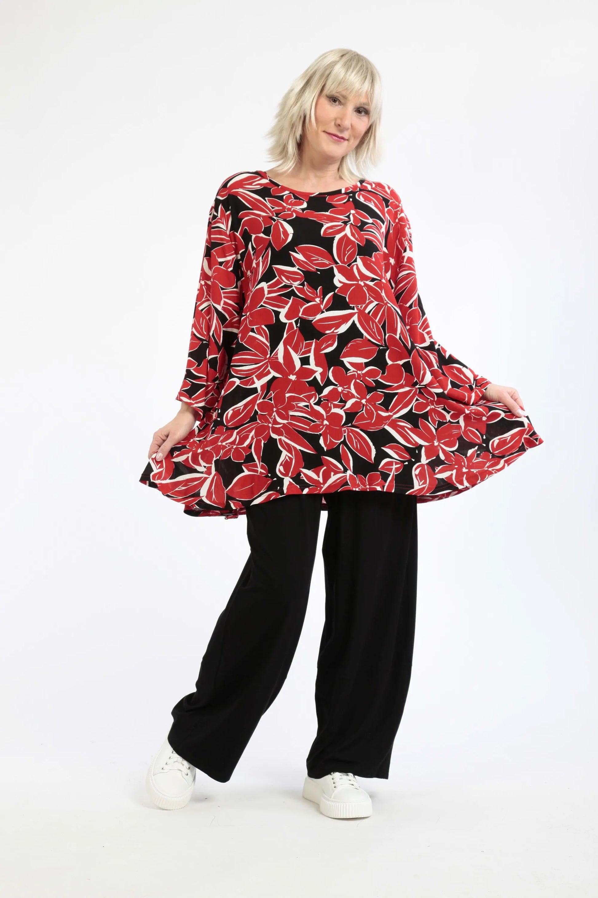  Glocken-Form Shirt mit luftiger Viskose und auffälligem Blumenprint in Rot-Schwarz für Plus Size