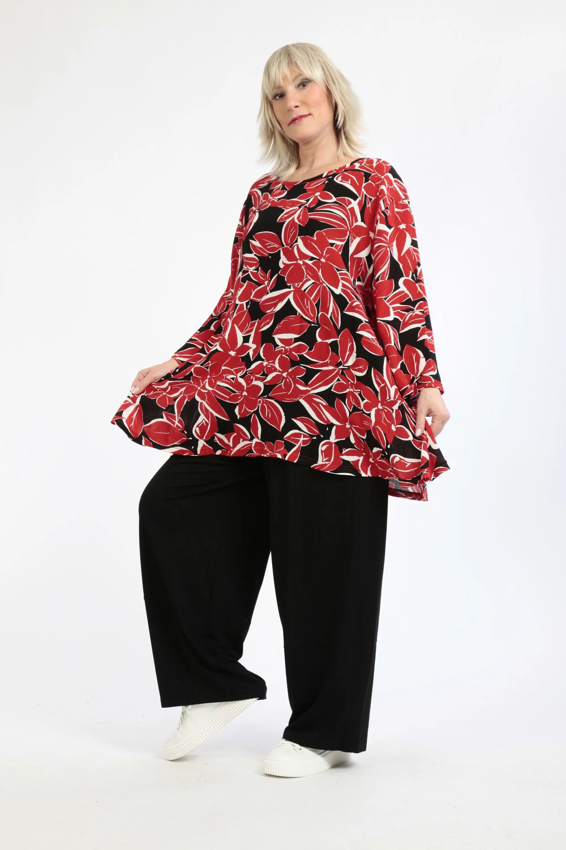  Glocken-Form Shirt mit luftiger Viskose und auffälligem Blumenprint in Rot-Schwarz für Plus Size