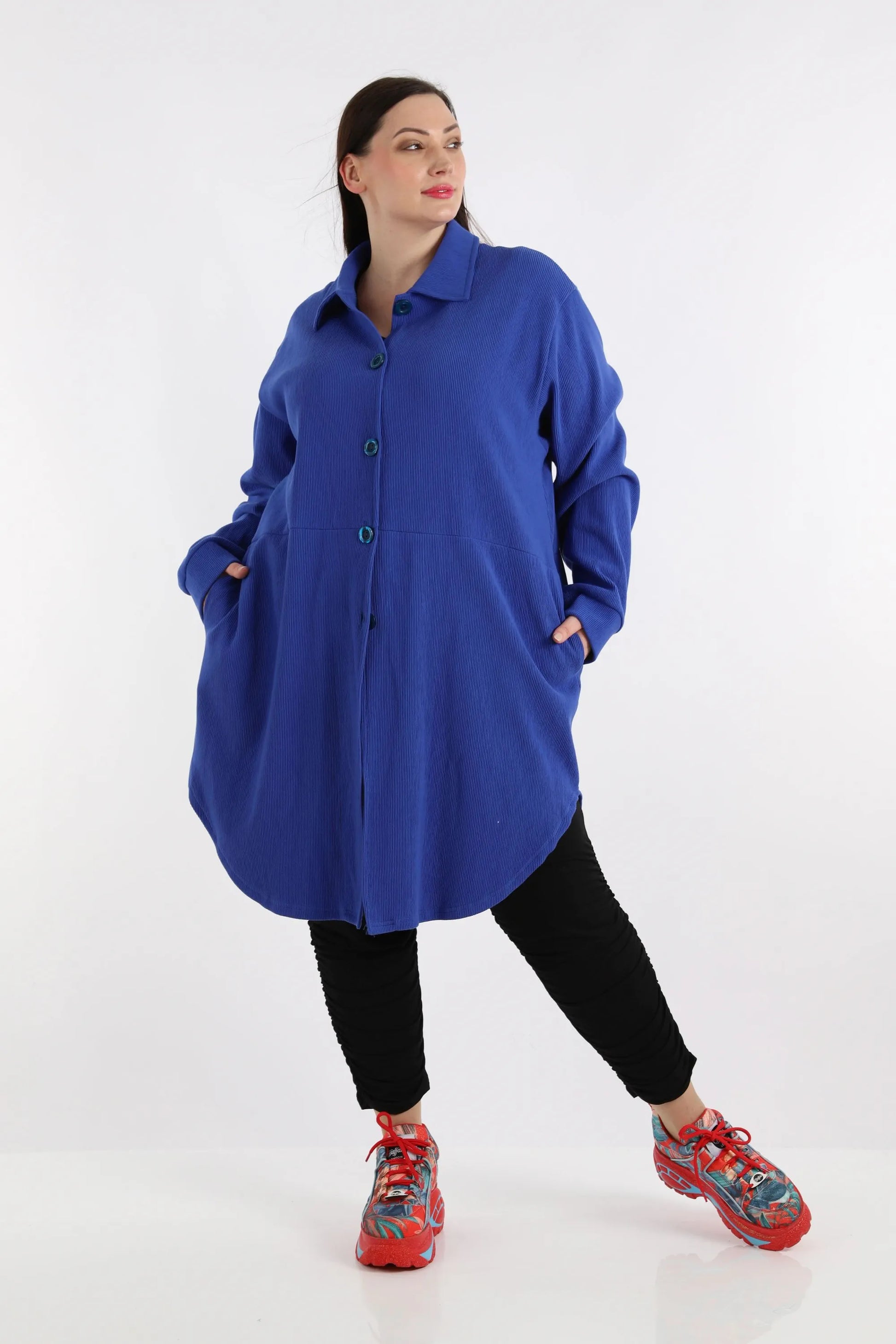  Stilvolle Bluse in elegantem Blau mit Lagenlook und praktischen Taschen für Plus Size Damen