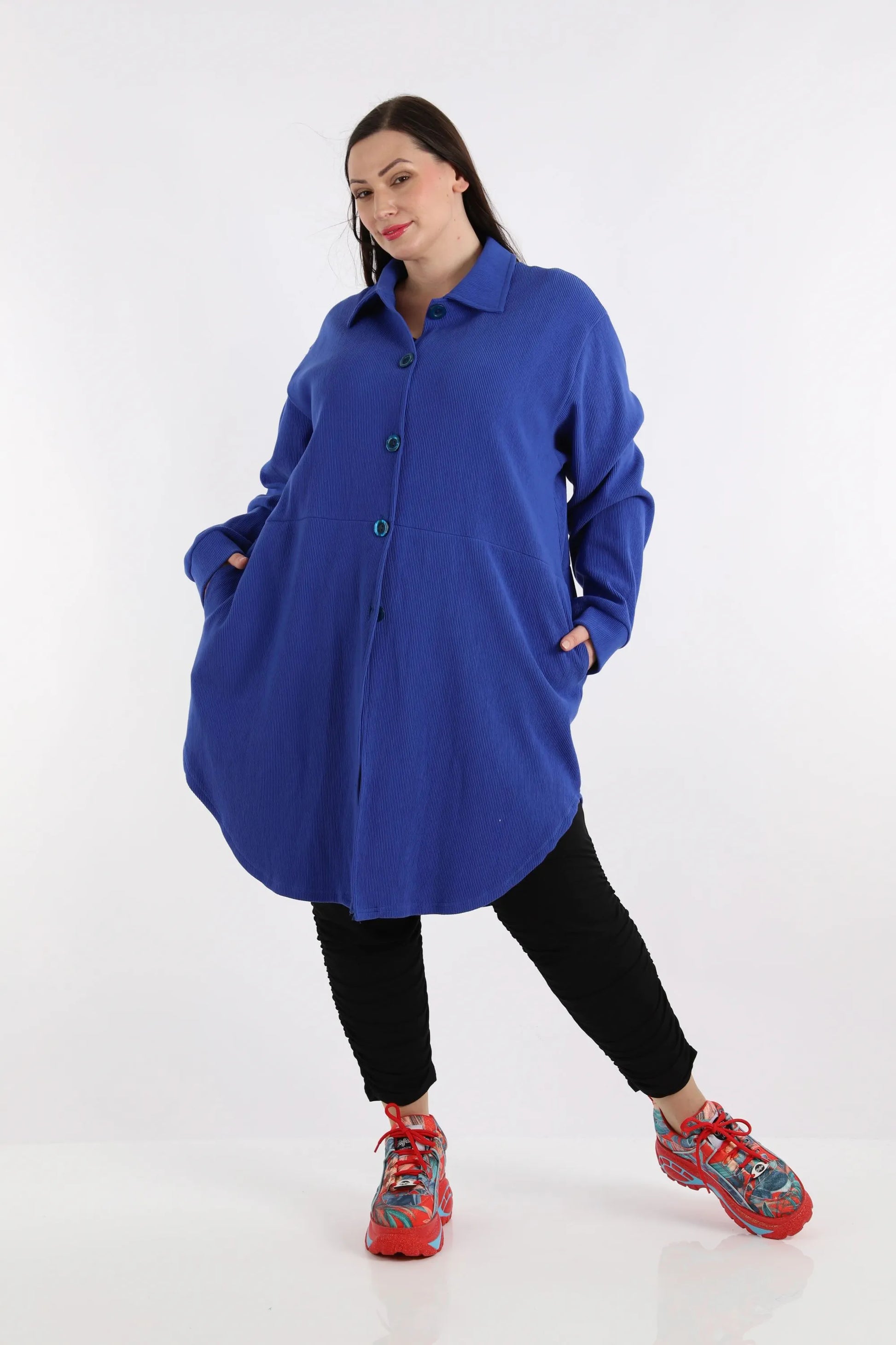  Stilvolle Bluse in elegantem Blau mit Lagenlook und praktischen Taschen für Plus Size Damen