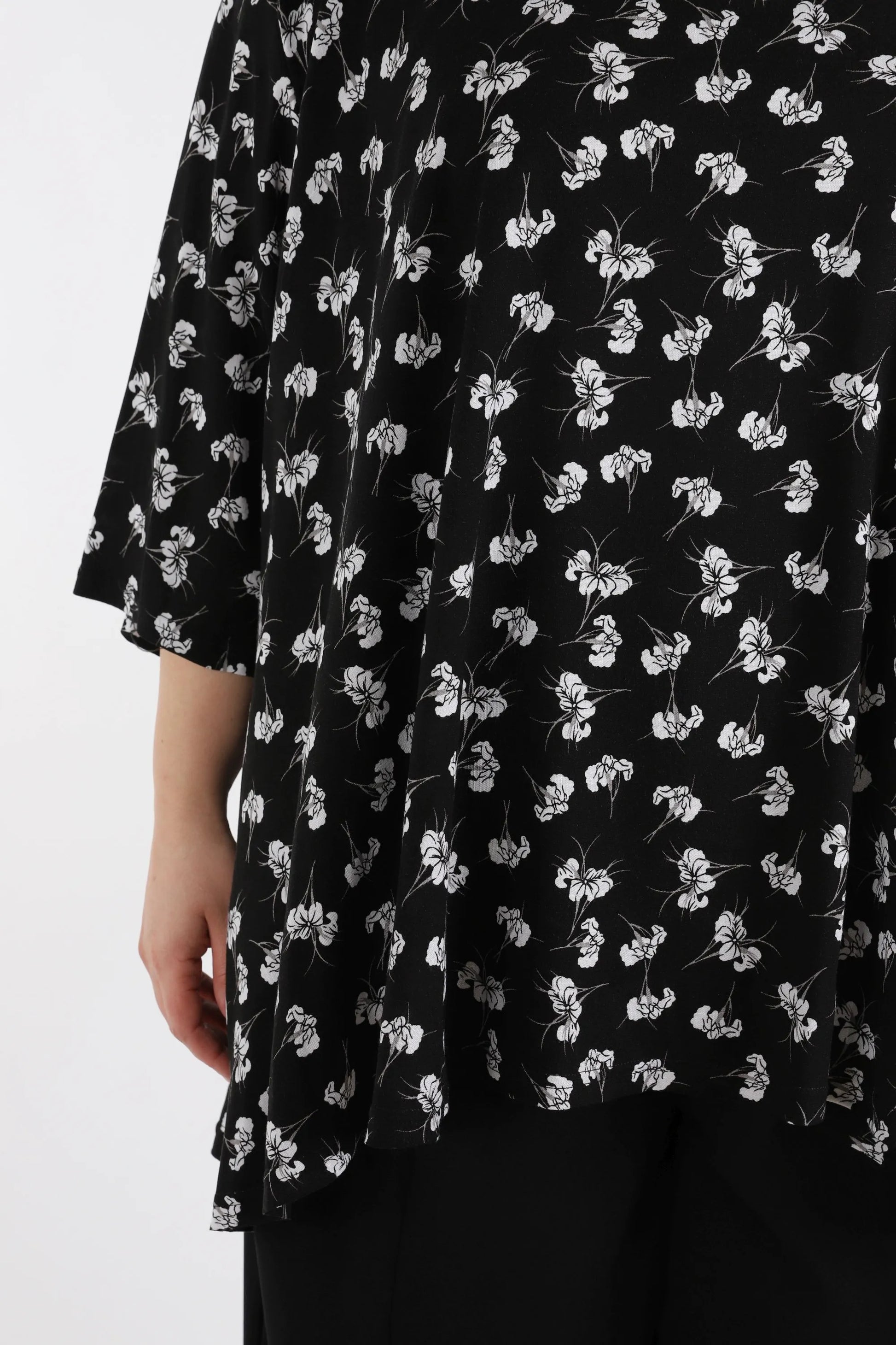  A-Form Bigshirt von AKH Fashion aus Viskose, 1257.00593, Schwarz-Weiß, Blumen, Ausgefallen