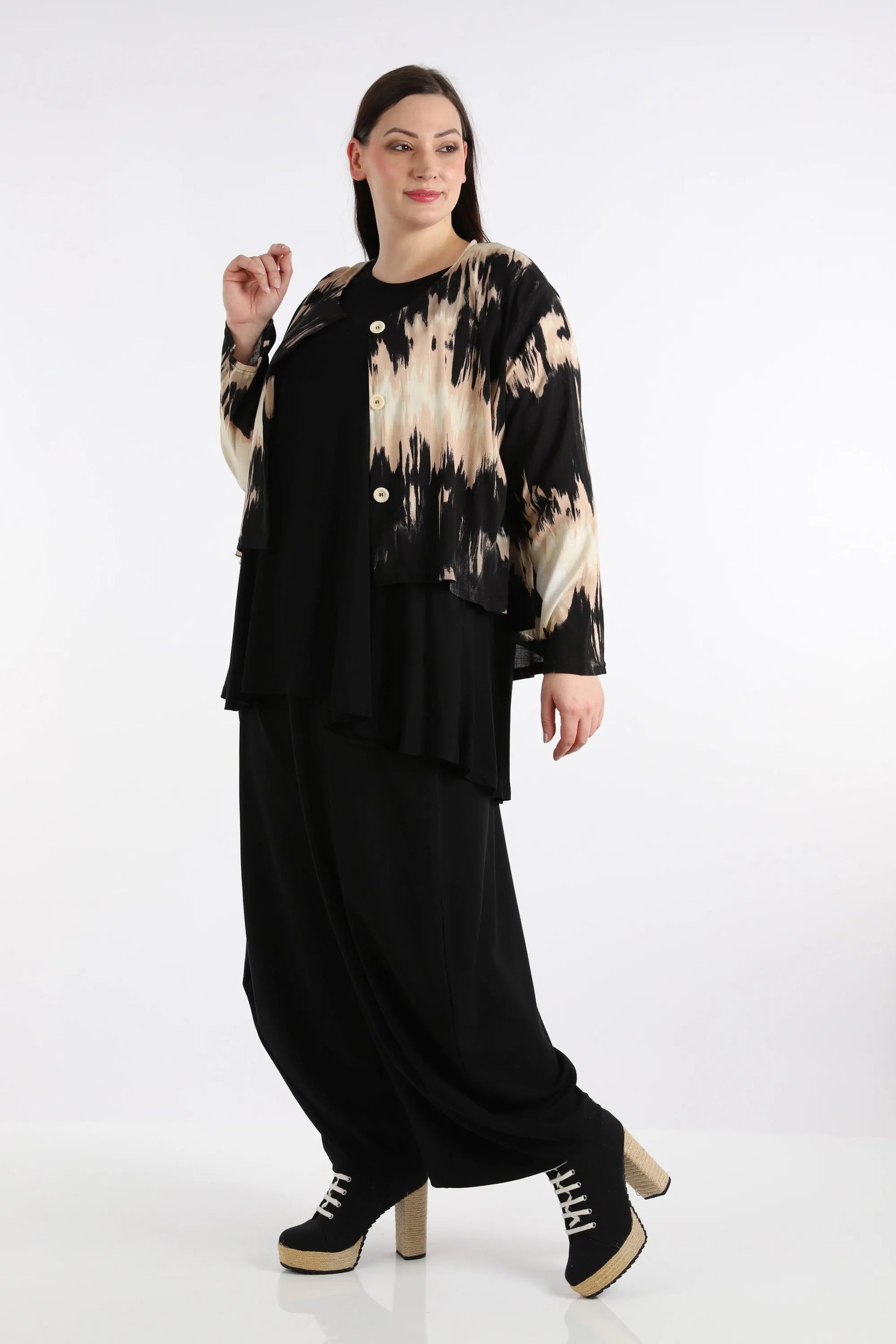  AKH Fashion Jacke in gerundeter Form, aus Rayon, 1258.00130, Schwarz-Beige, Batik, Schick