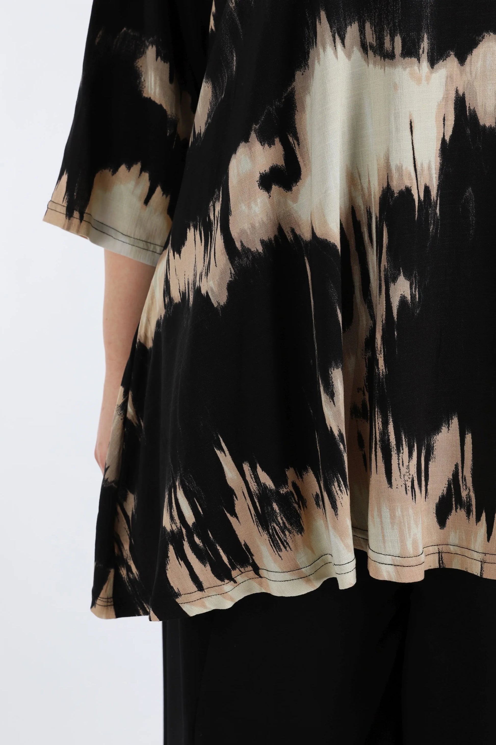  A-Form Bigshirt von AKH Fashion aus Rayon, 1258.00593, Schwarz-Beige, Batik, Schick, Modern