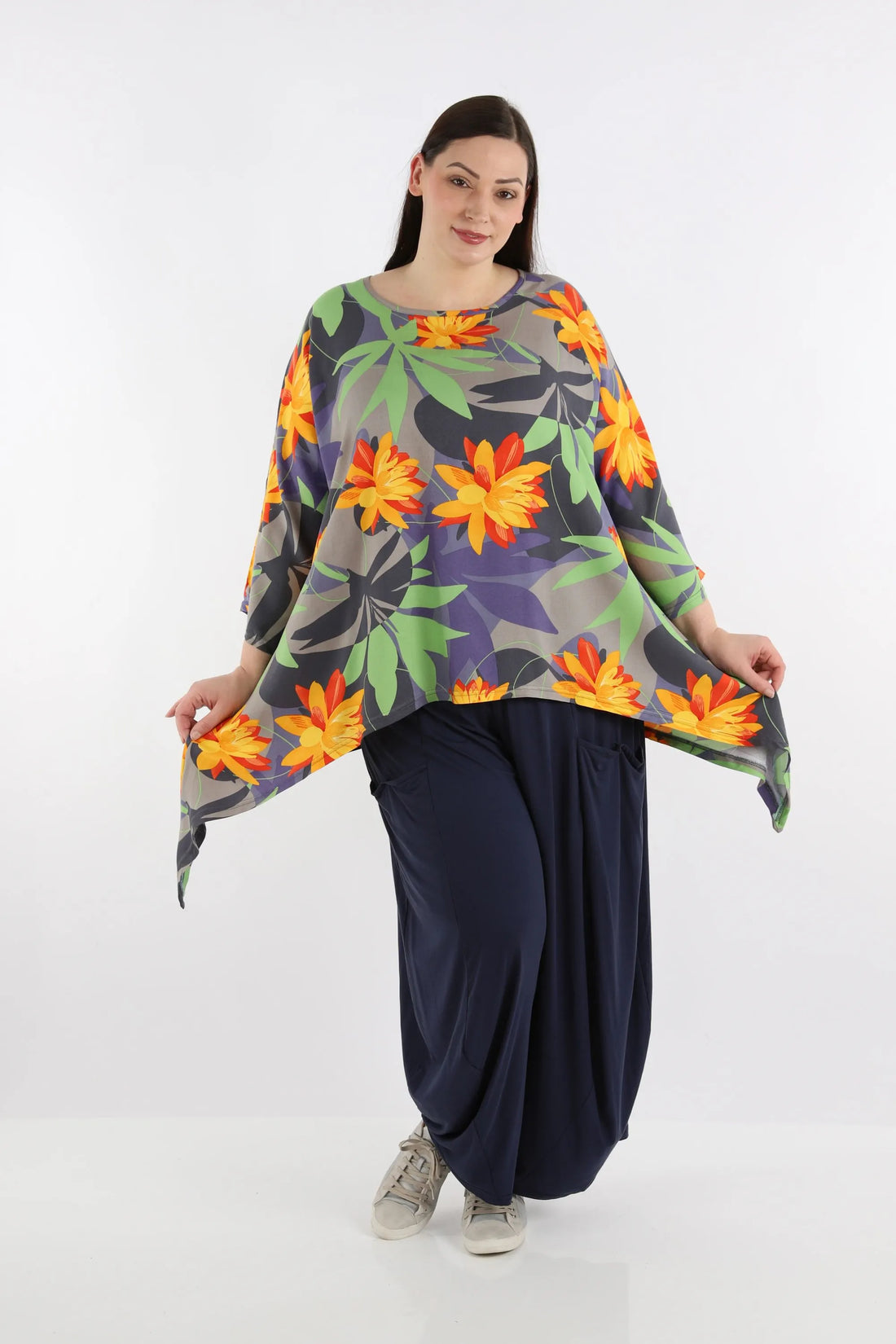  Zipfel Bigshirt von AKH Fashion aus Viskose, 1277.06588, Grau-Lime, Blumen, Schick, Modern