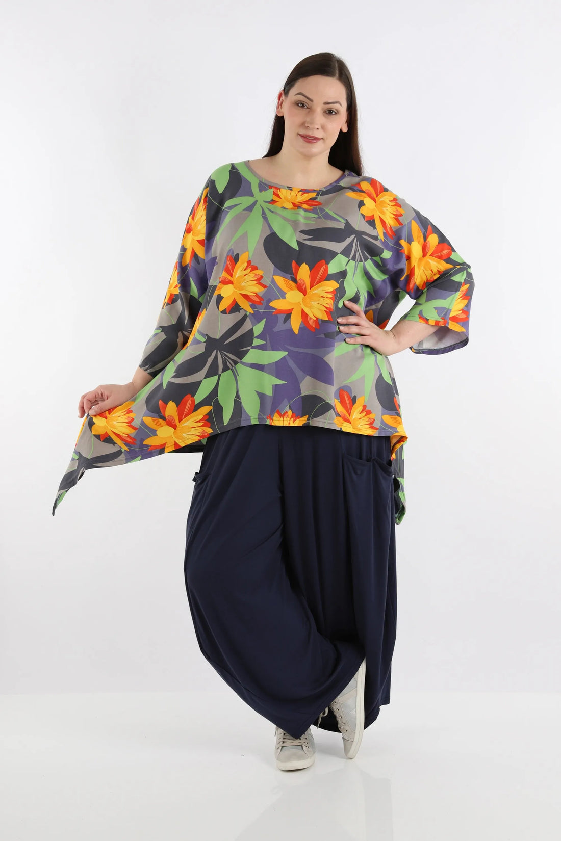  Zipfel Bigshirt von AKH Fashion aus Viskose, 1277.06588, Grau-Lime, Blumen, Schick, Modern