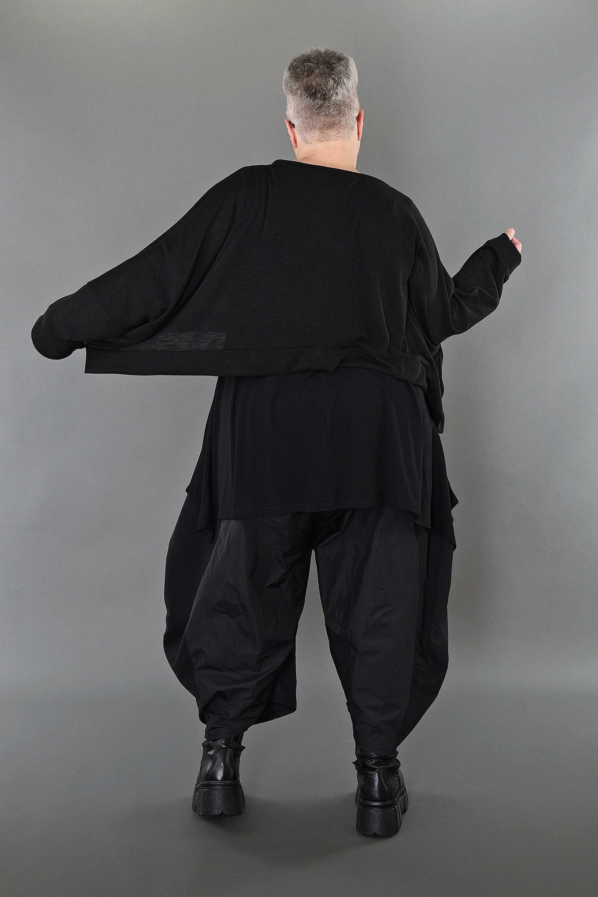  AKH Premium Überwurf in kastiger Form, aus Viskose, P1008.7011, Schwarz, Ausgefallen