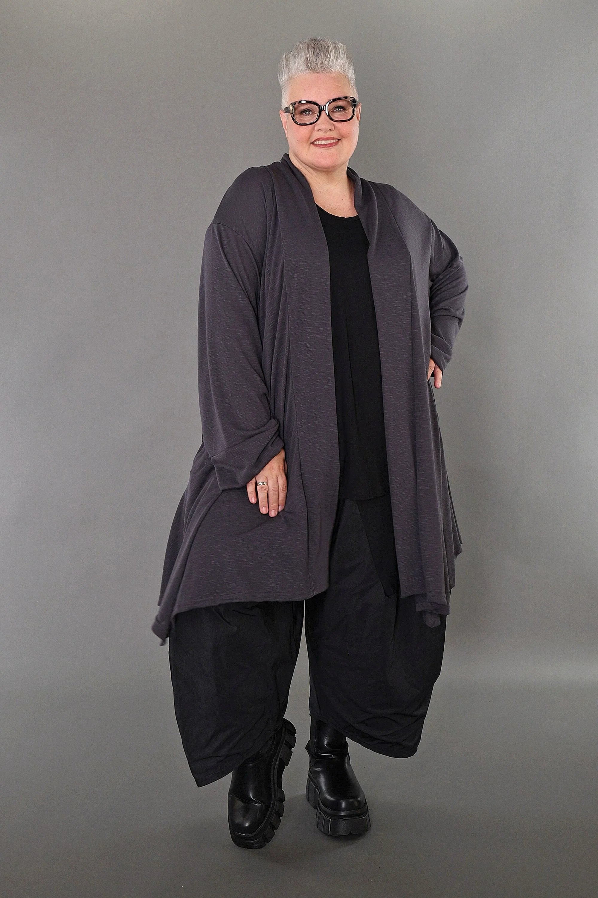 A-Form Cardigan von AKH Premium aus Viskose, P1008.7041, Dunkelgrau, Ausgefallen, Zeitlos