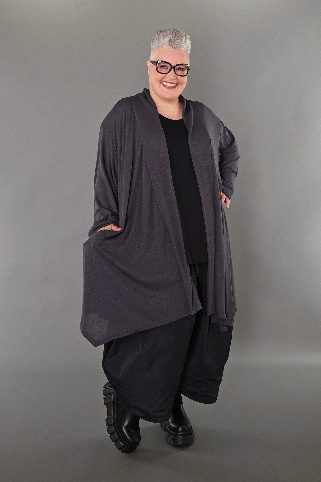 A-Form Cardigan von AKH Premium aus Viskose, P1008.7041, Dunkelgrau, Ausgefallen, Zeitlos