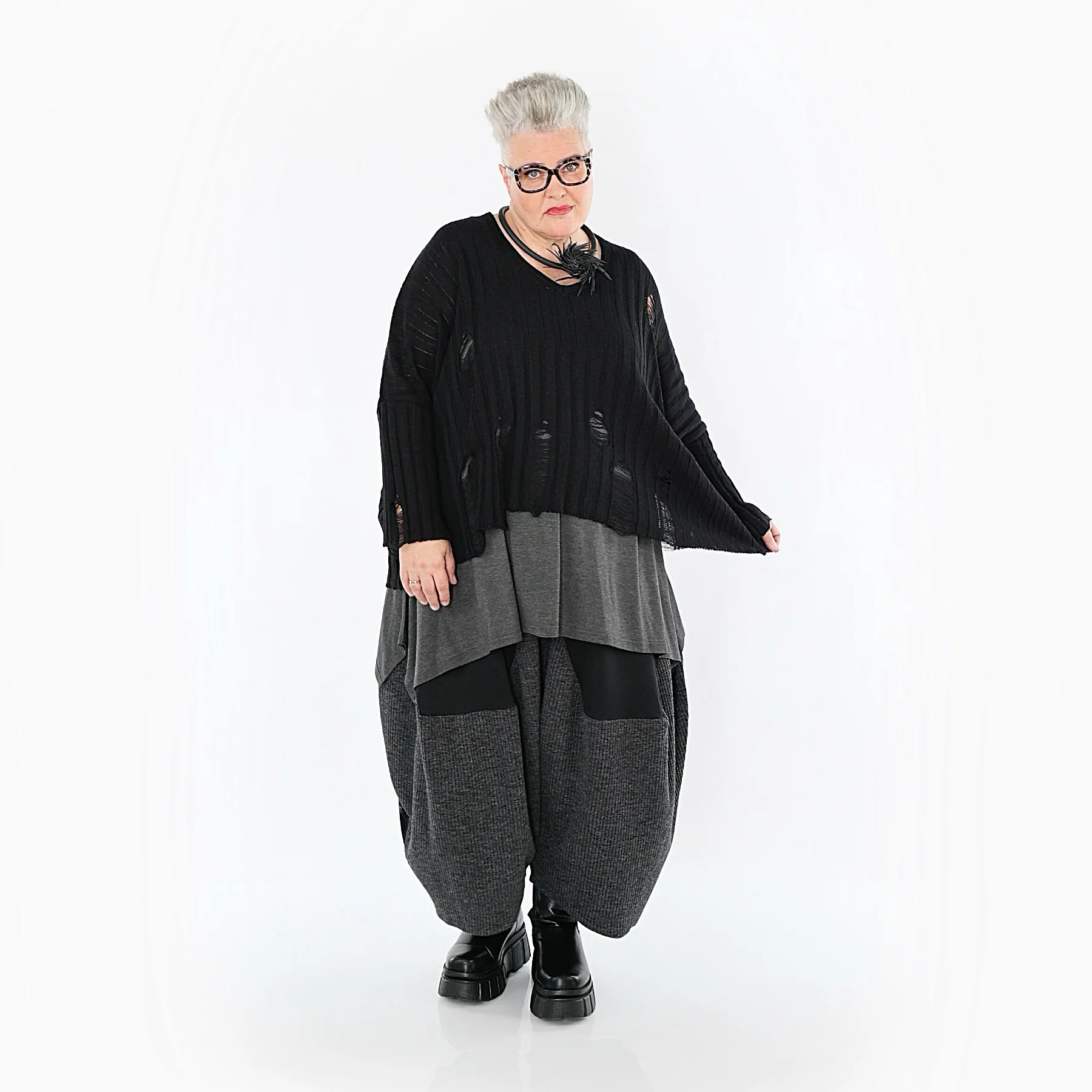  AKH Premium Bigshirt in kastiger Form, aus Baumwolle, P1009.2543, Schwarz, Ausgefallen