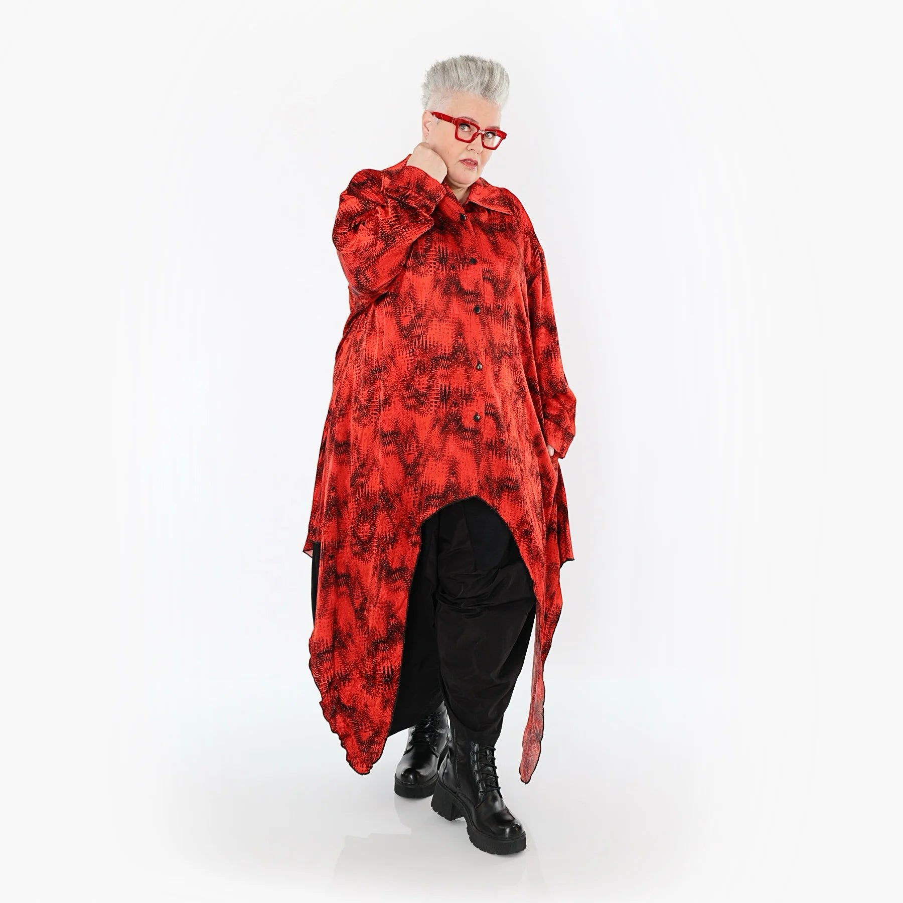  Zipfel Bluse von AKH Premium aus Viskose, P1015.7135, Rot/Schwarz, Grafik, Ausgefallen