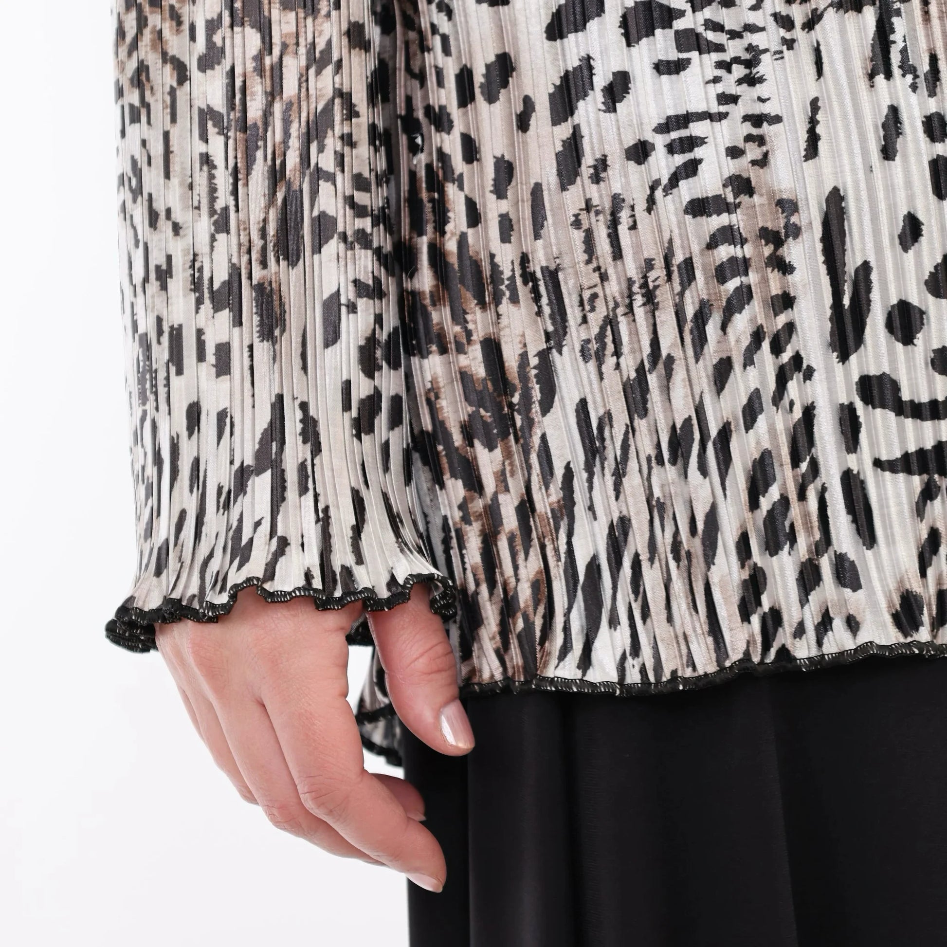  AKH Premium Bluse in gerundeter Form, aus Polyester, P1018.7151, Ecru/Braun/Schwarz