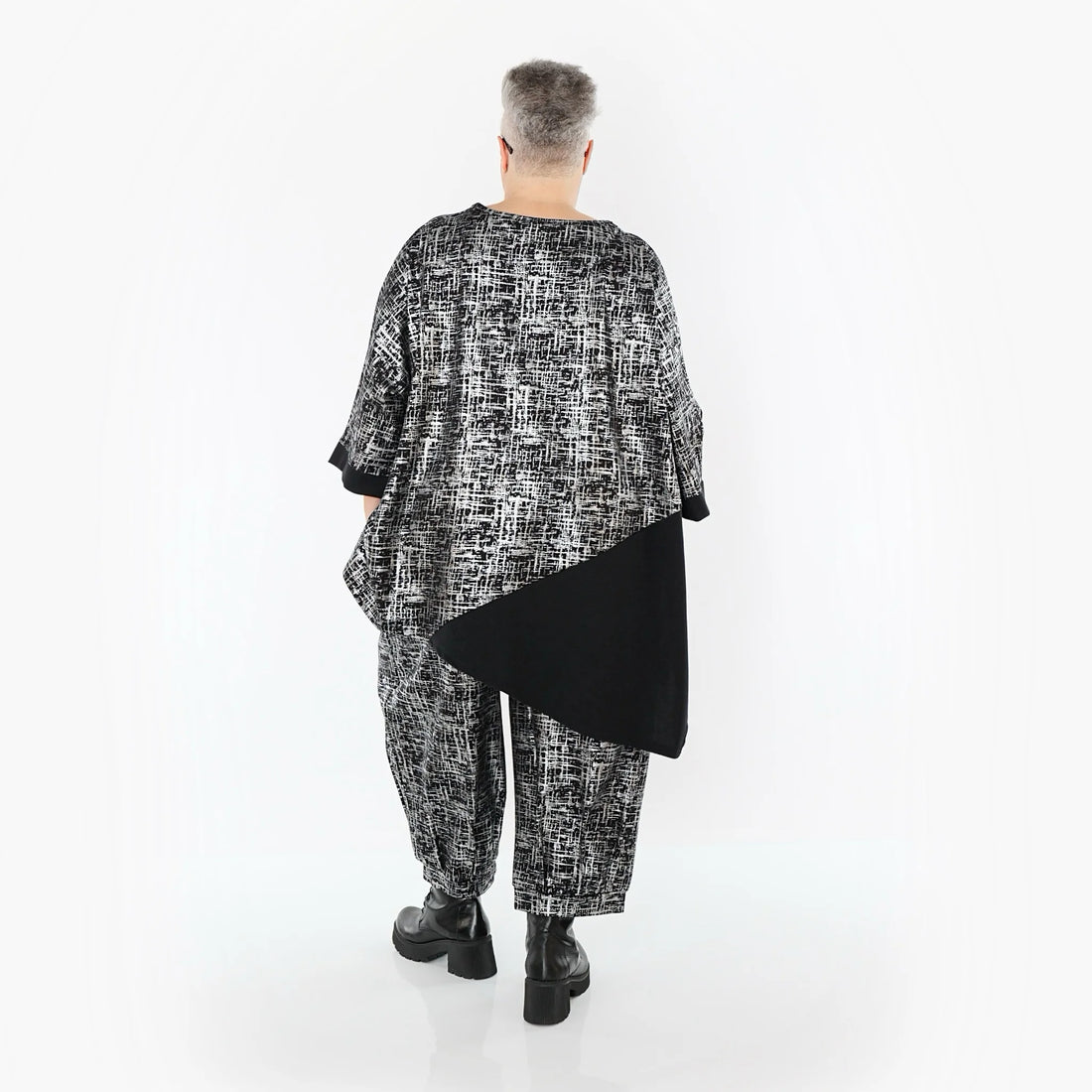  AKH Premium Bigshirt in asymmetrischer Form, aus Viskose, P107159, Schwarz/Silber, Schick