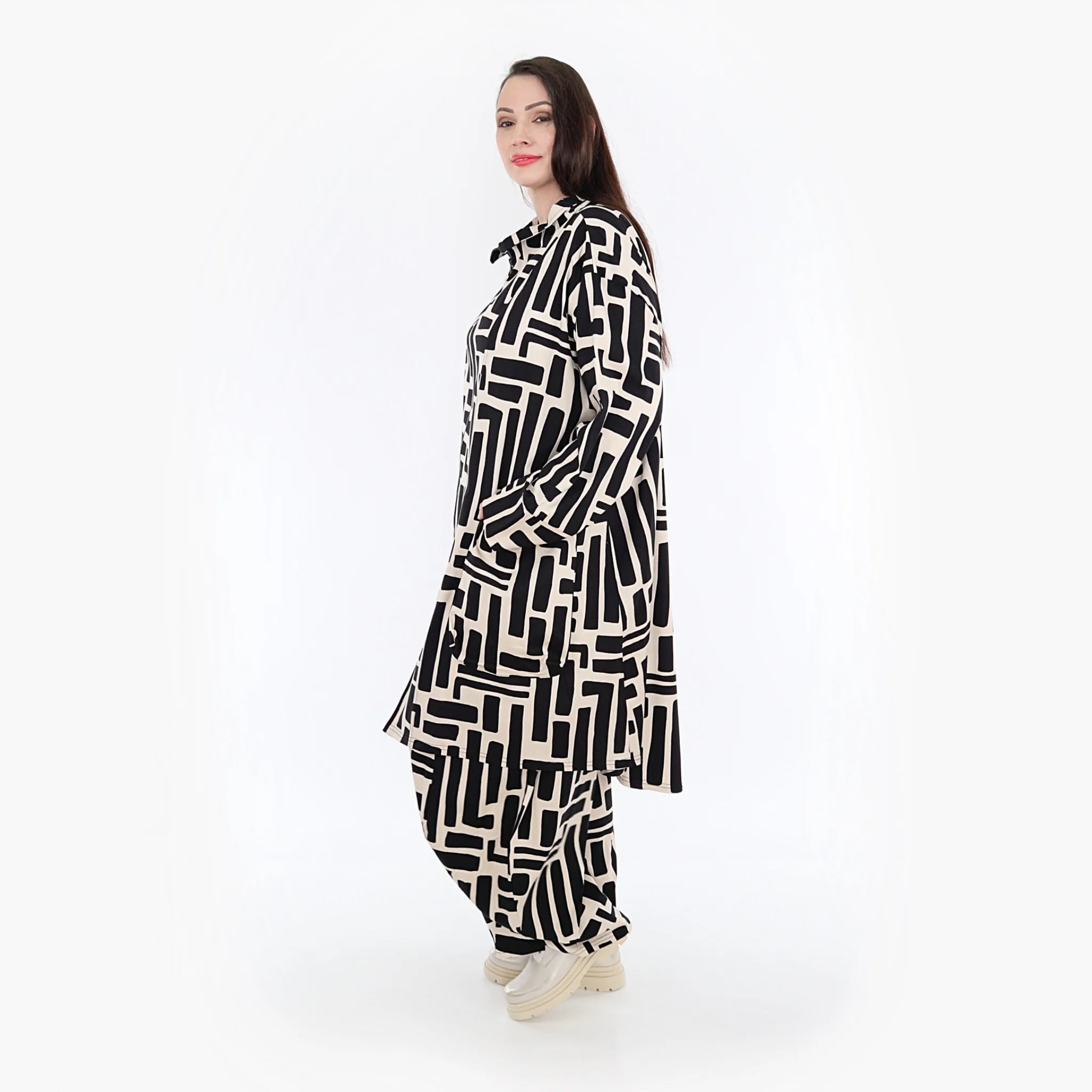  AKH Fashion Mantel in Vokuhila-Form, aus Viskose, 1318.02276, Schwarz-Ecru, Schick