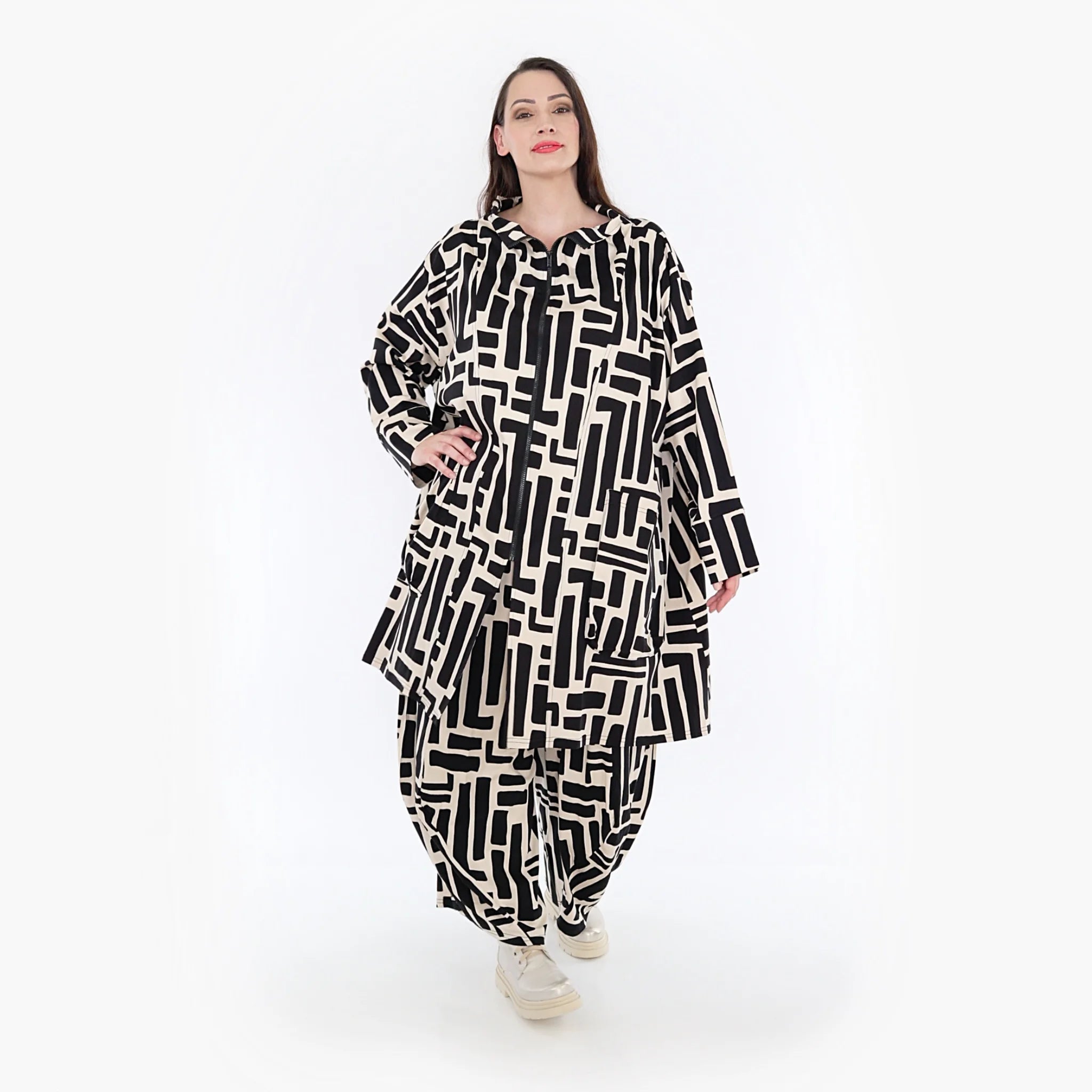  AKH Fashion Mantel in Vokuhila-Form, aus Viskose, 1318.02276, Schwarz-Ecru, Schick