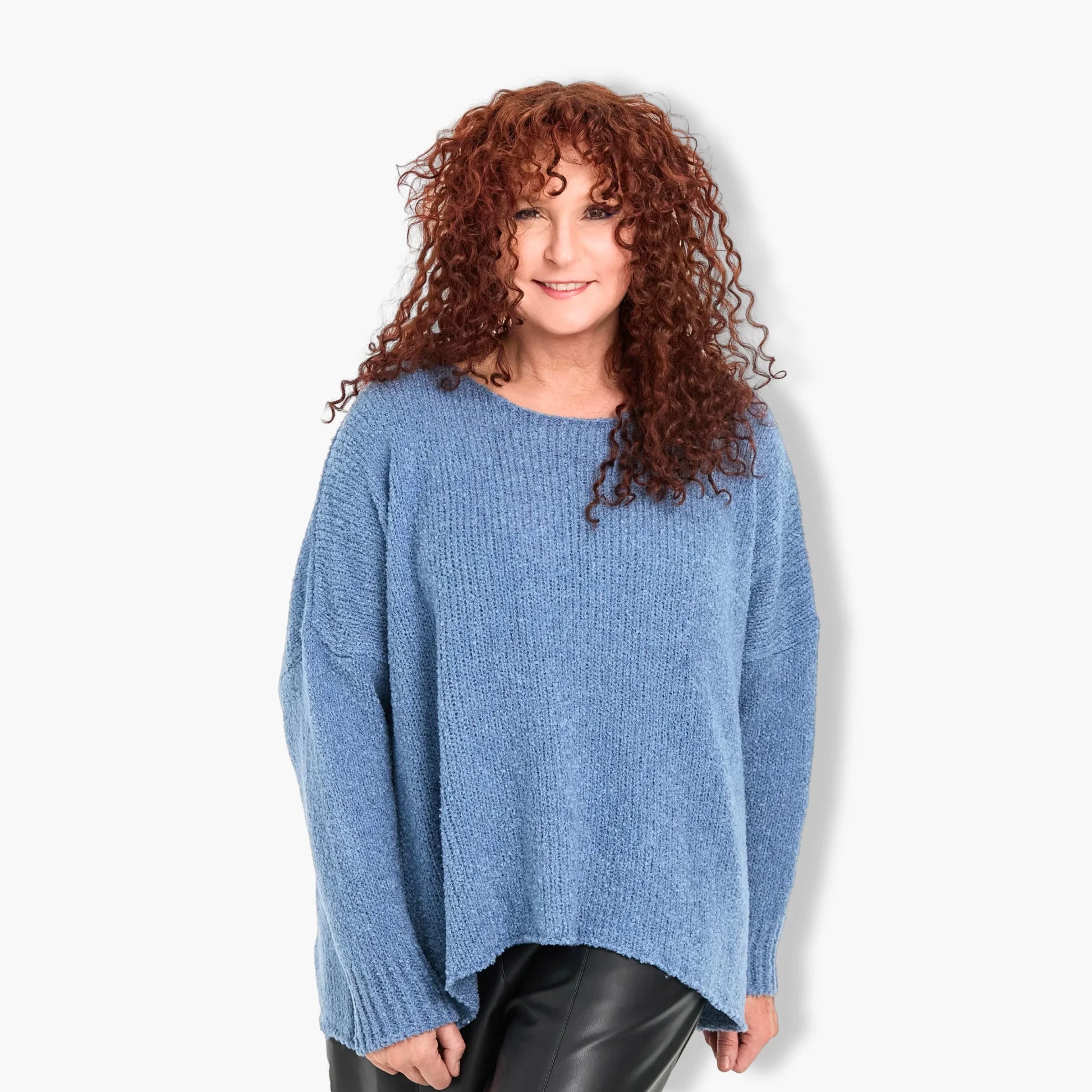  Amandine Pullover in kastiger Form, aus Viskose, A2711, Blau, Schick, Modern, Bequem