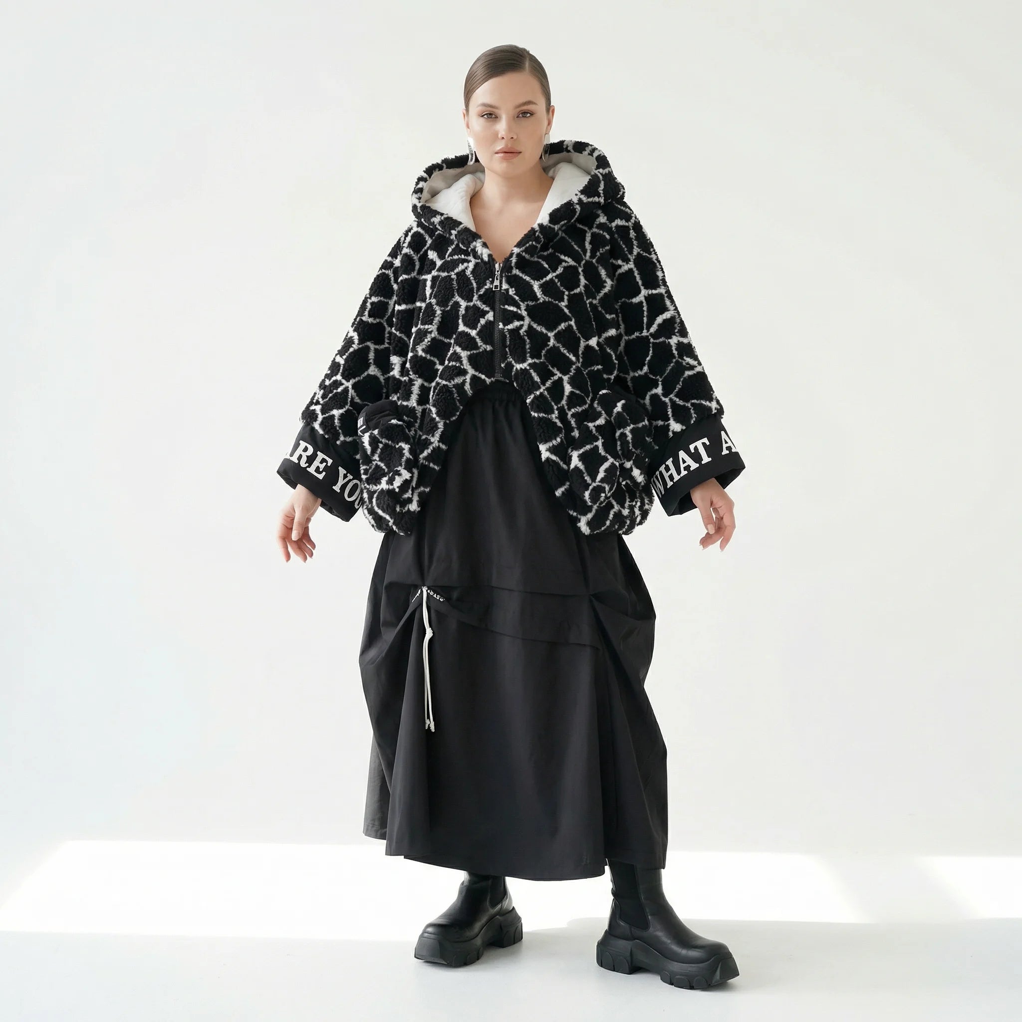  H4 Fashion Jacke in gerader Form, aus Polyamid, 2368, Schwarz, Animal, Ausgefallen, Schick