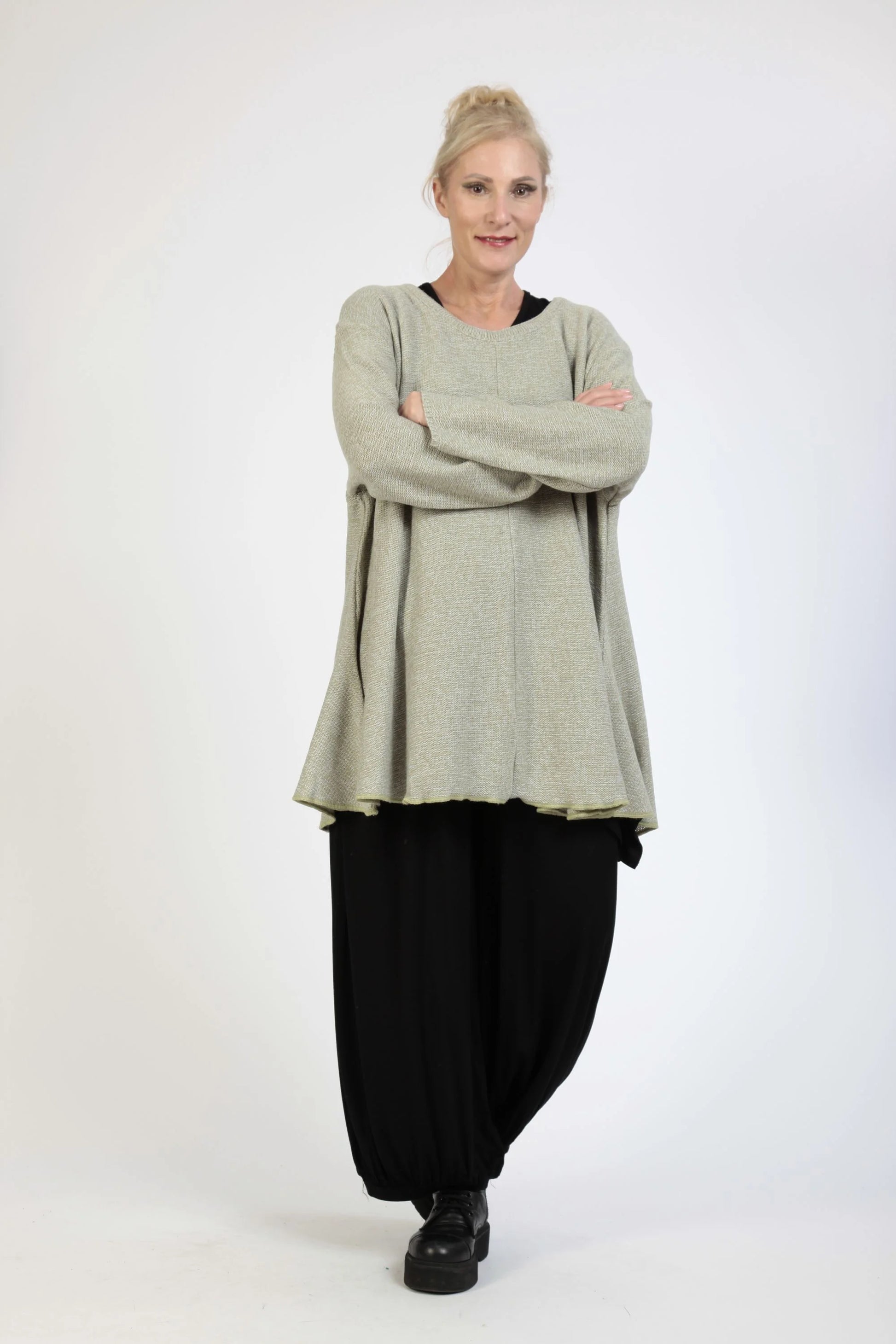  Elegantes Oversize Shirt im Glocken-Schnitt aus warmem Acryl in zeitlosem Mint für Casual-Looks