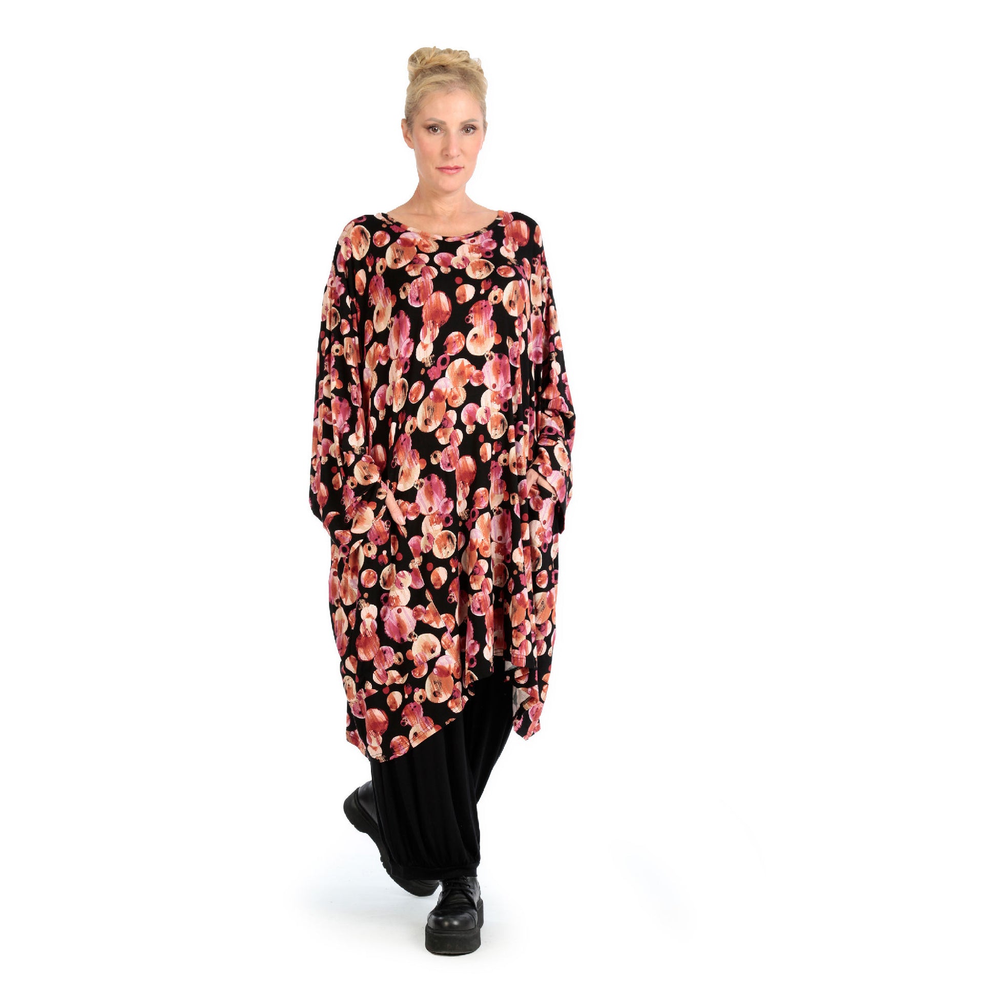  Ballonshirt mit auffälligem Klecks-Design in Schwarz-Rot-Fuchsia für Plus Size-Looks