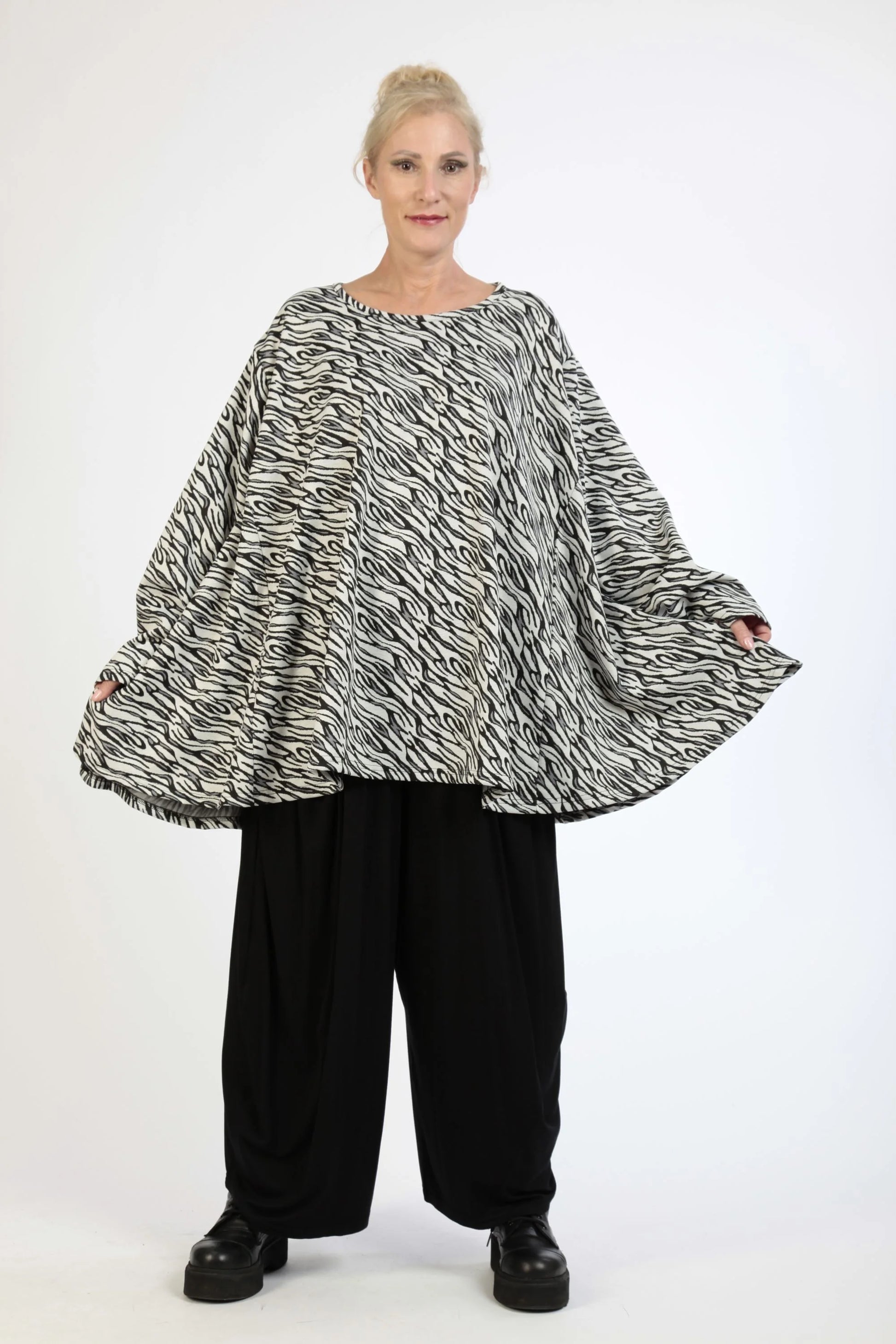  A-Form Bigshirt von AKH Fashion aus Materialmix, 1172.00593, Weiß-Schwarz, Zebra, Ausgefallen