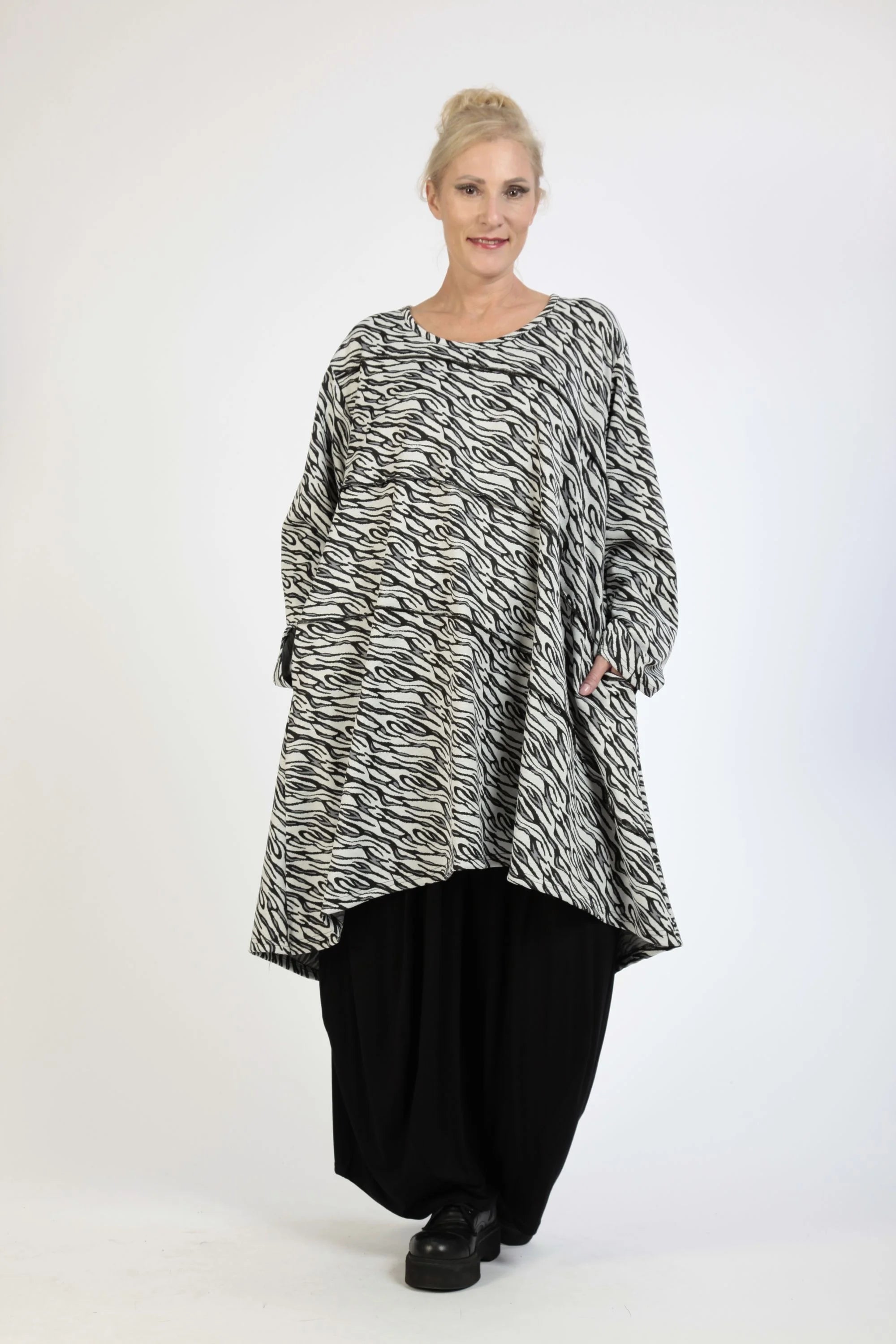  AKH Fashion Shirt in Vokuhila-Form, aus Materialmix, 1172.06802, Weiß-Schwarz, Zebra