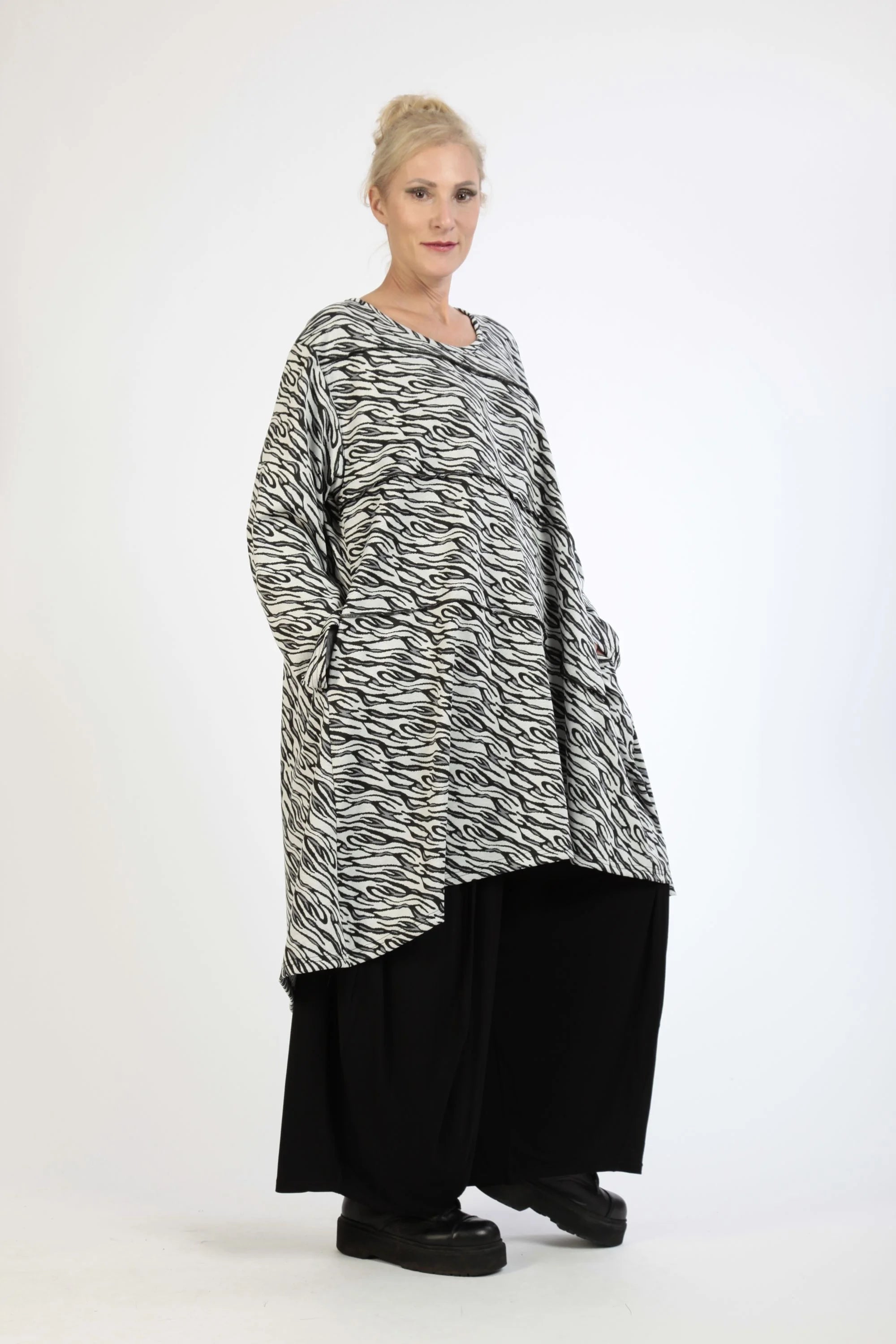  AKH Fashion Shirt in Vokuhila-Form, aus Materialmix, 1172.06802, Weiß-Schwarz, Zebra