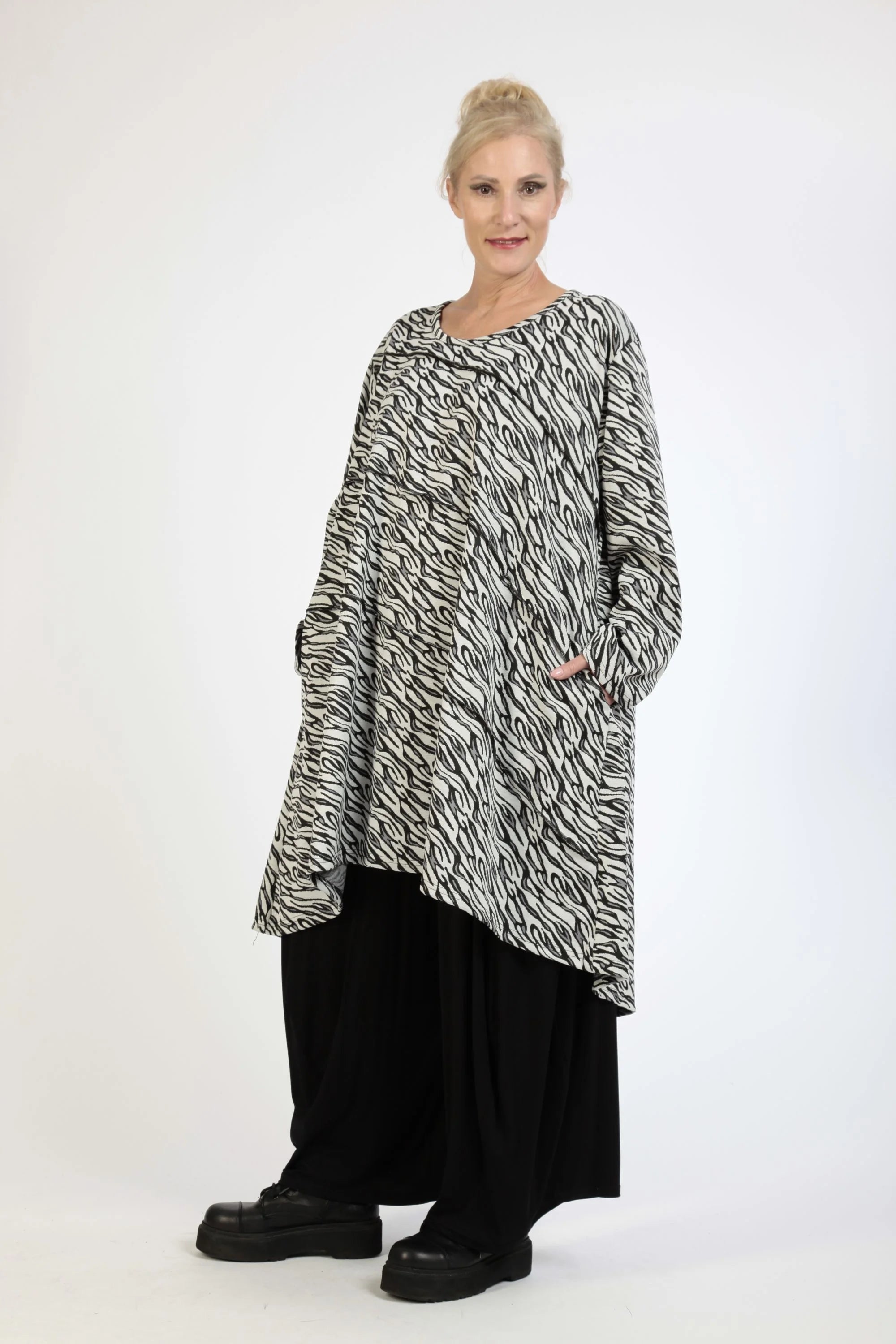  AKH Fashion Shirt in Vokuhila-Form, aus Materialmix, 1172.06802, Weiß-Schwarz, Zebra