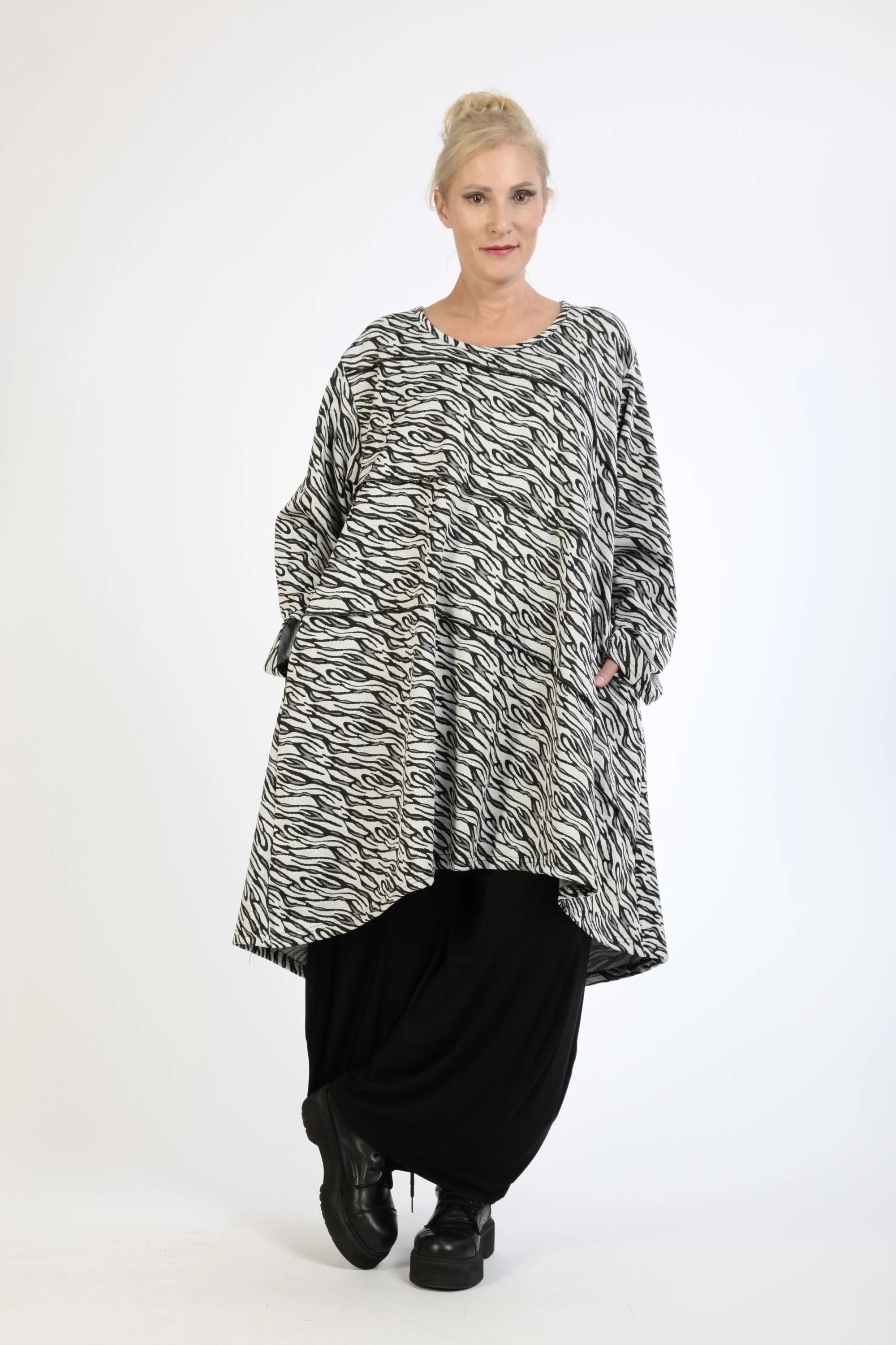  AKH Fashion Shirt in Vokuhila-Form, aus Materialmix, 1172.06802, Weiß-Schwarz, Zebra