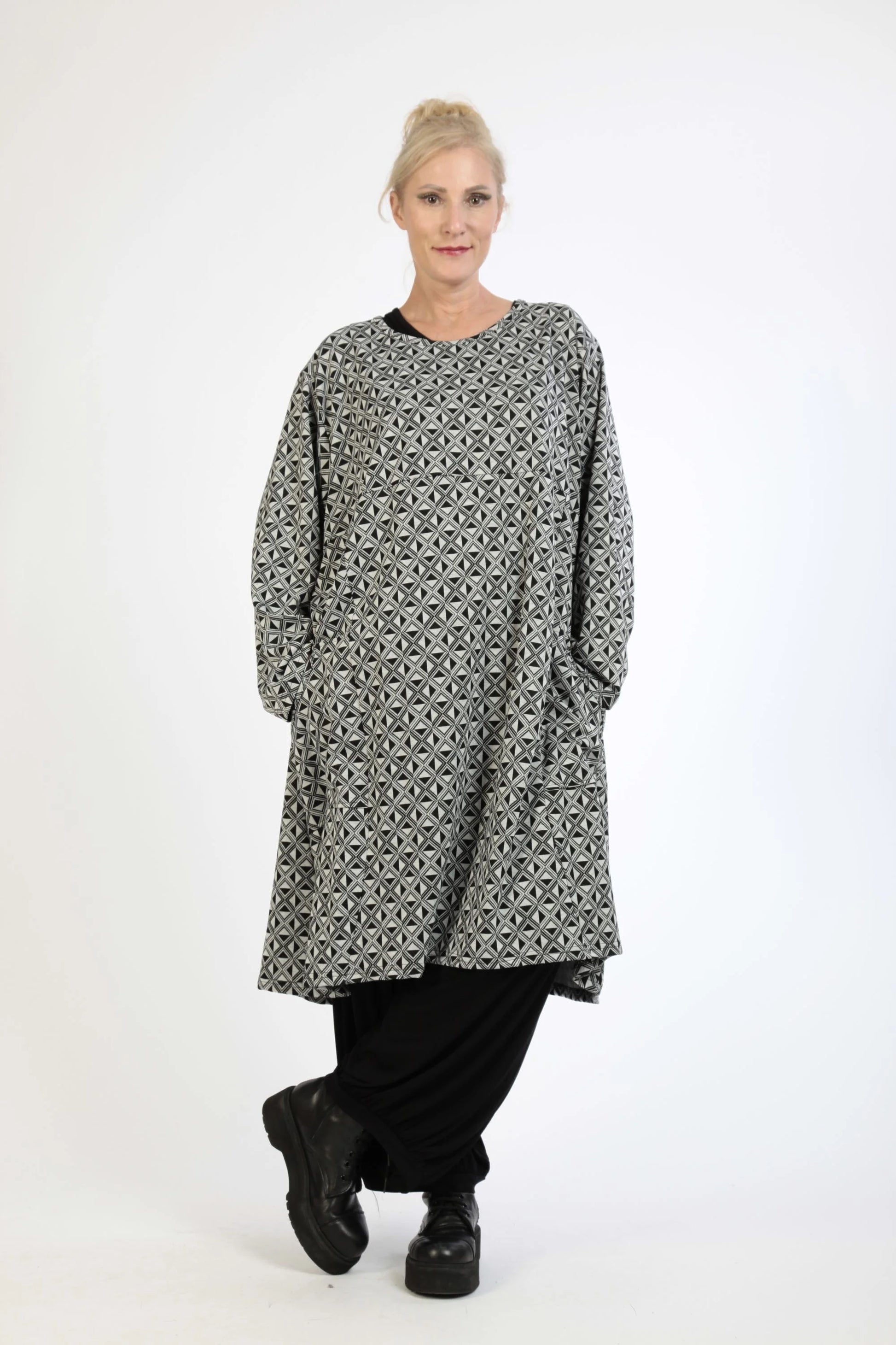  Kleid von AKH Fashion aus Materialmix in gerader Form, 1174.06791, Grau-Schwarz, Schick