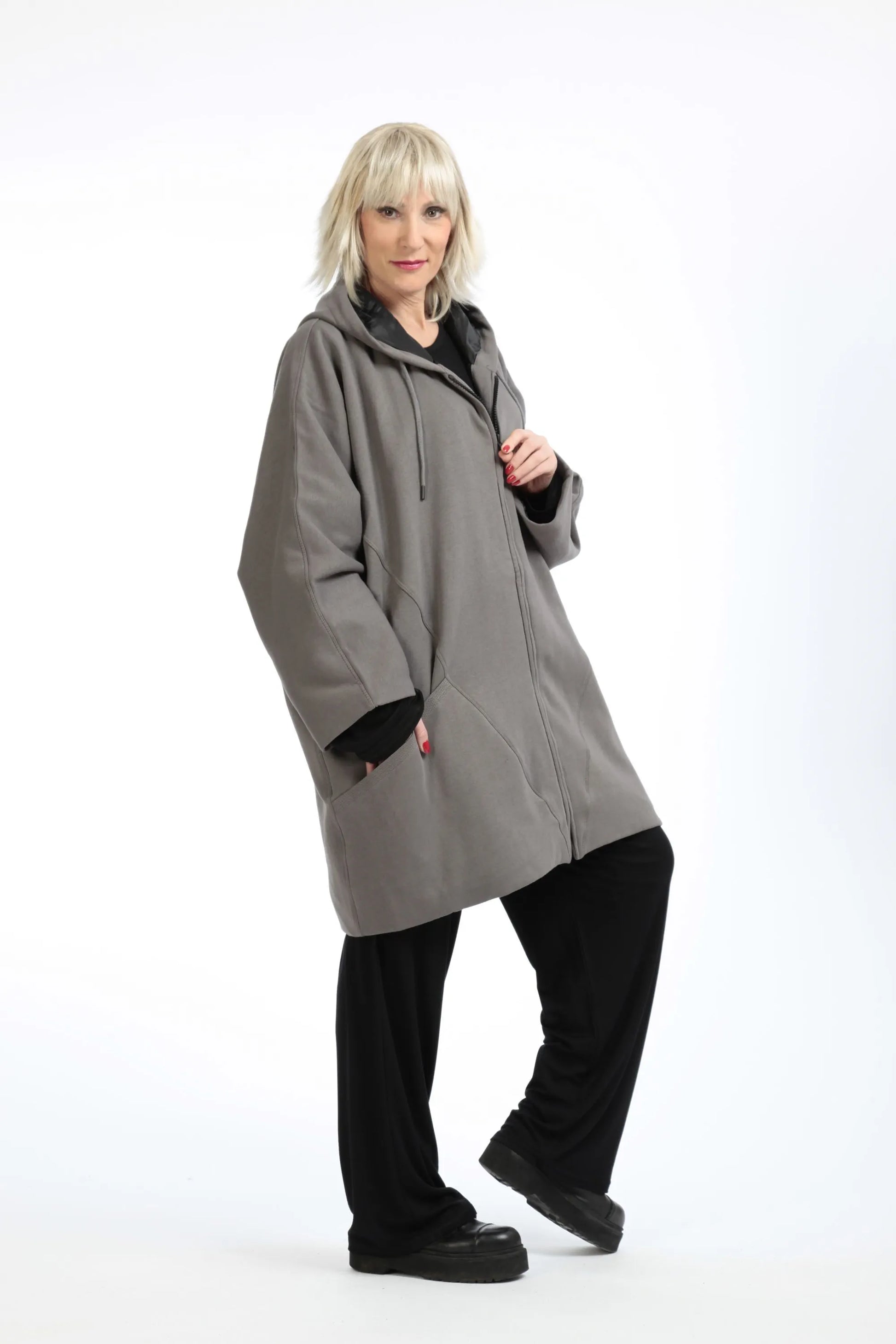  Stilvolle graue Jacke aus weichem Fleece für lässigen Lagenlook in Plus-Size Fashion