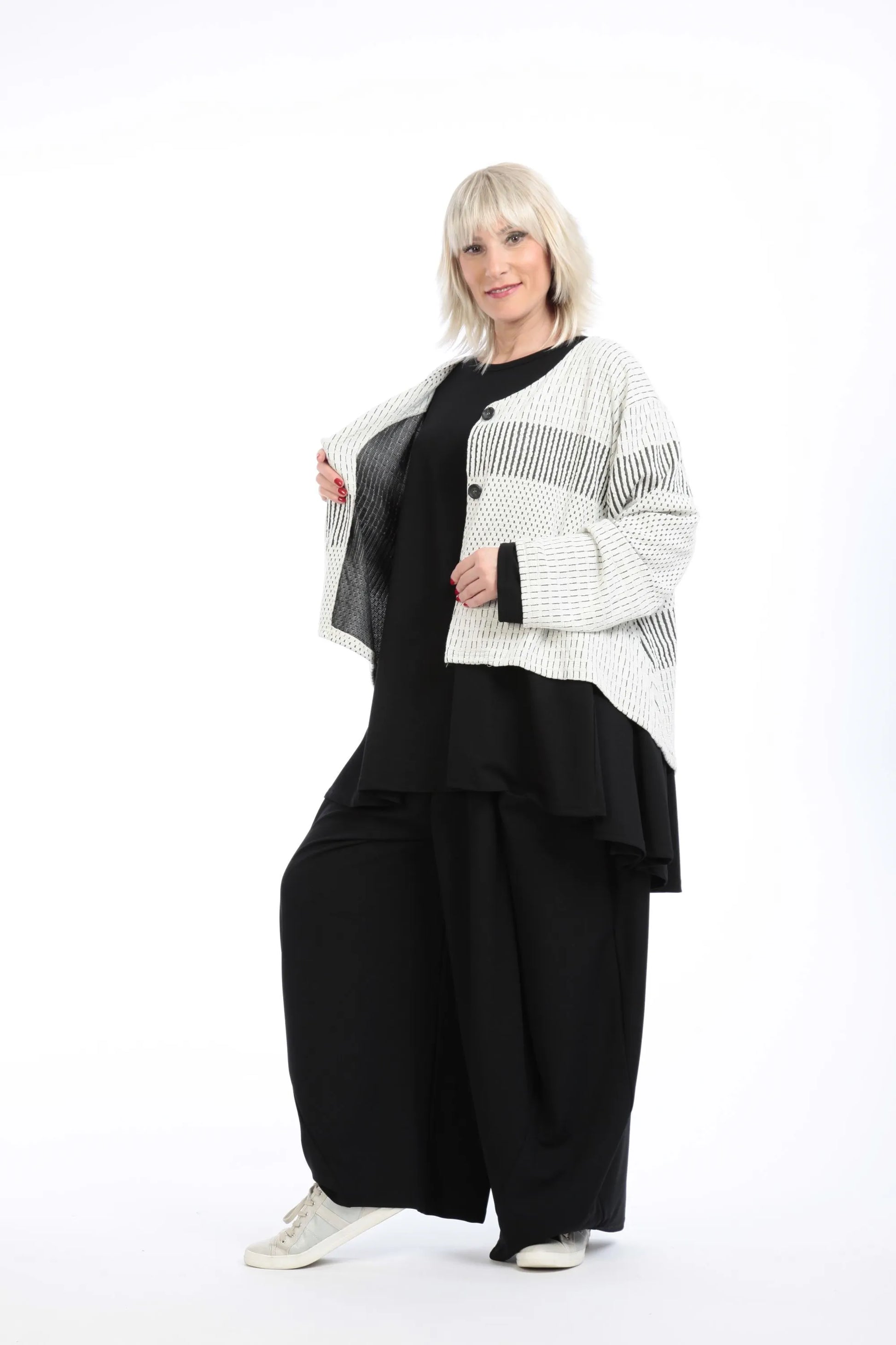  Jacke von AKH Fashion aus Viskose in gerundeter Form, 1191.00130, Ecru-Schwarz, Schick