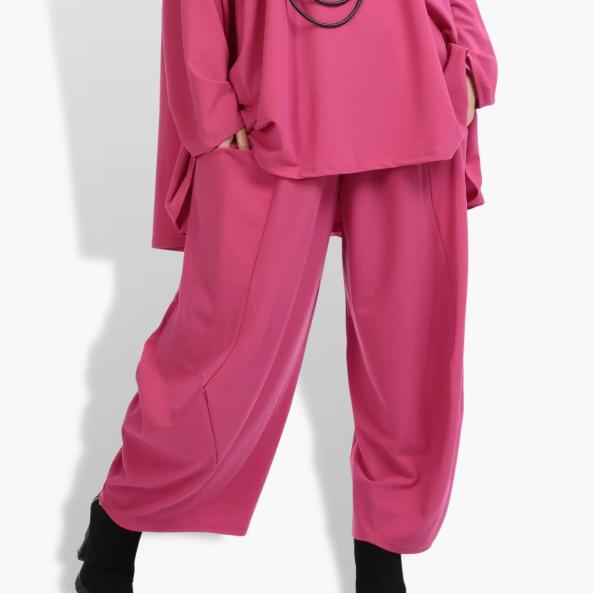  Stylische Ballonhose in trendigem Fuchsia mit elastischem Bund und praktischen Flügeltaschen