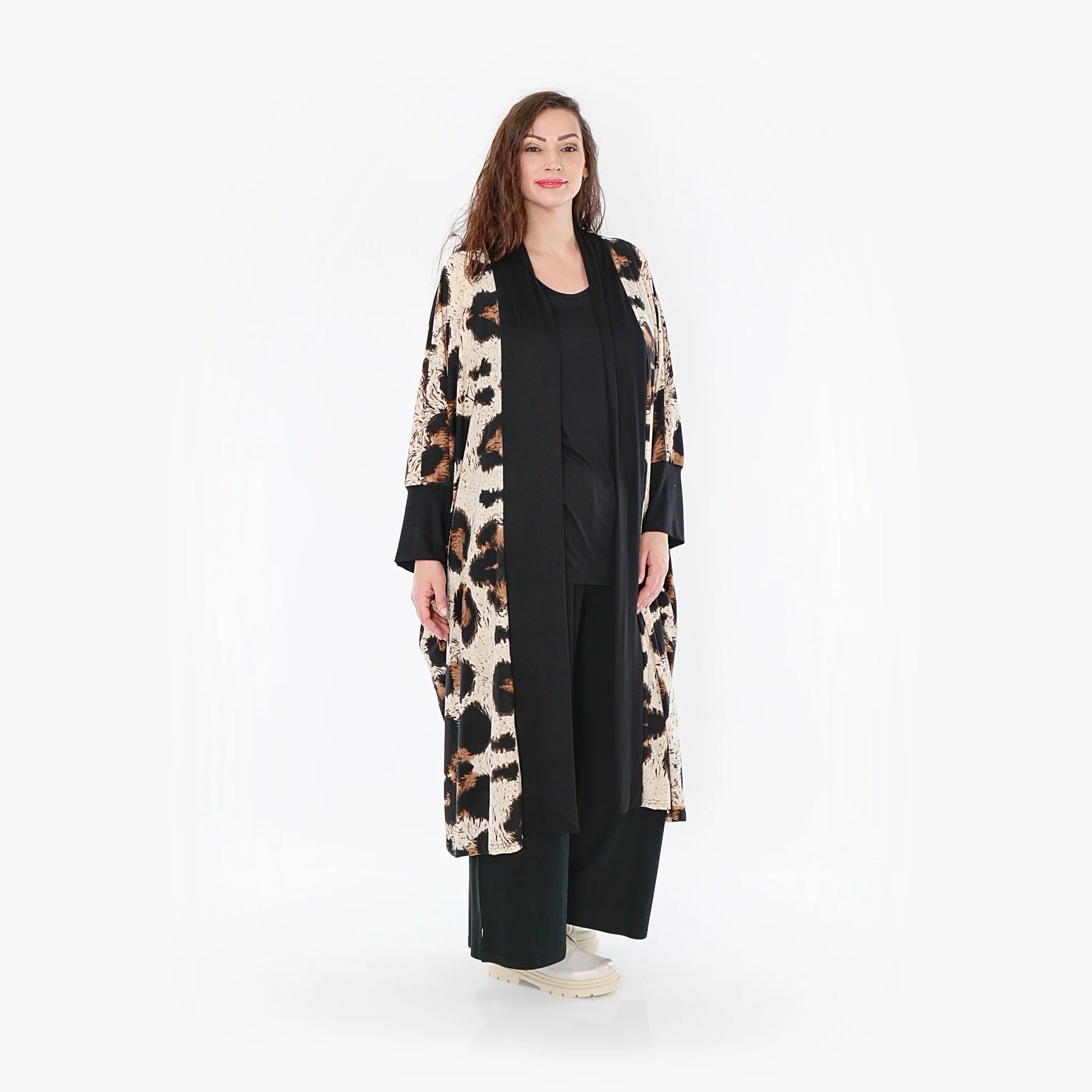  Stilvolle Jacke im Leo-Design aus geschmeidigem Viskose-Material für Plus Size Mode in elegantem Beige-Braun