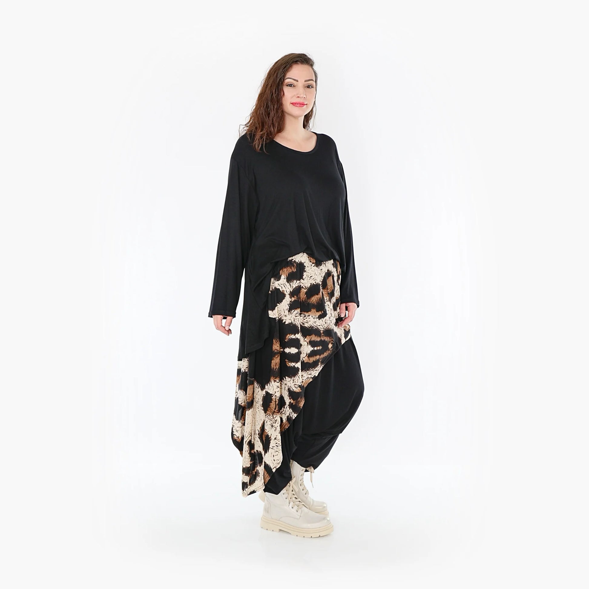  Moderne Haremshose aus weicher Viskose in elegantem Leopardenmuster für Plus Size Mode