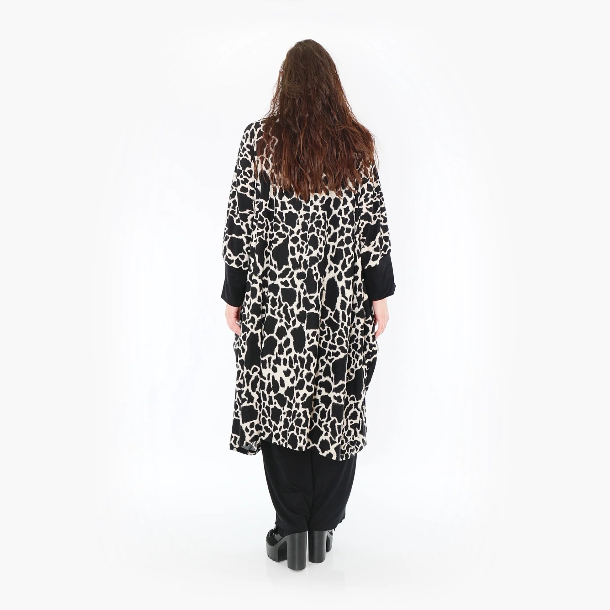  Trendige Jacke in Schwarz-Beige mit Leopardenmuster für Plus Size und Curvy Fashion