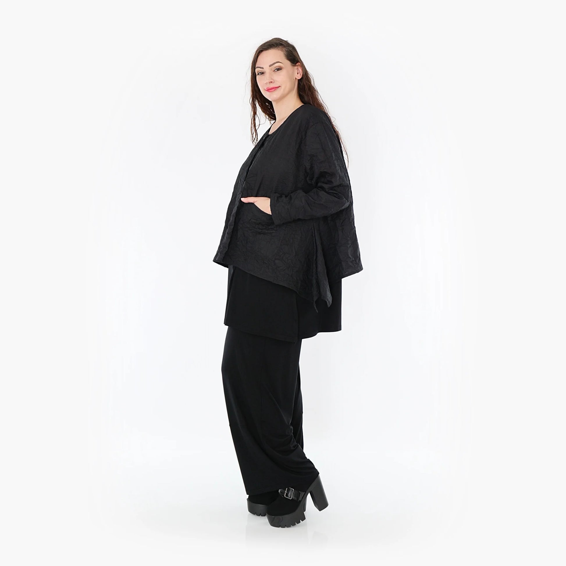  Elegante A-Form Jacke in modernem Schwarz aus feiner Viskose für einen zeitlosen Look