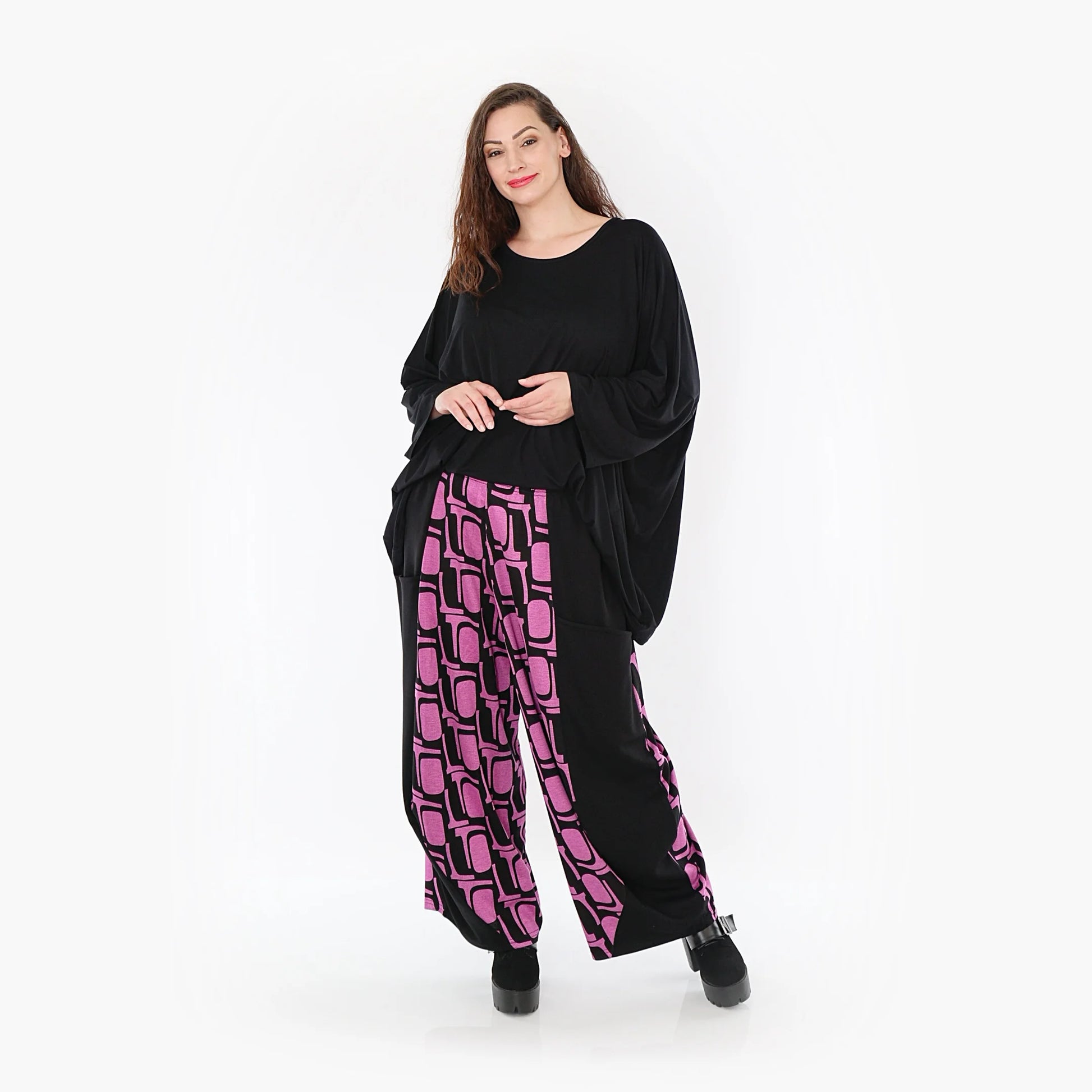  Lässige Ballonhose in auffälligem Schwarz-Fuchsia aus weichem Viskose-Romanit-Jersey für Curvy Mode