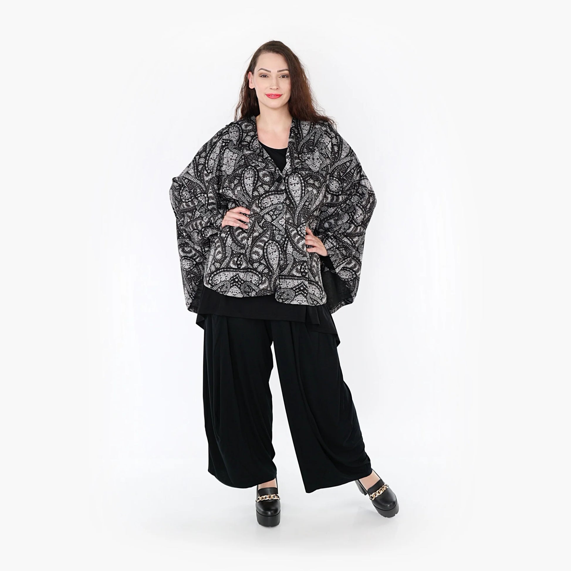  Stilvolles Oversize-Poncho-Cape in elegantem Grau-Schwarz für Lagenlook und Komfort