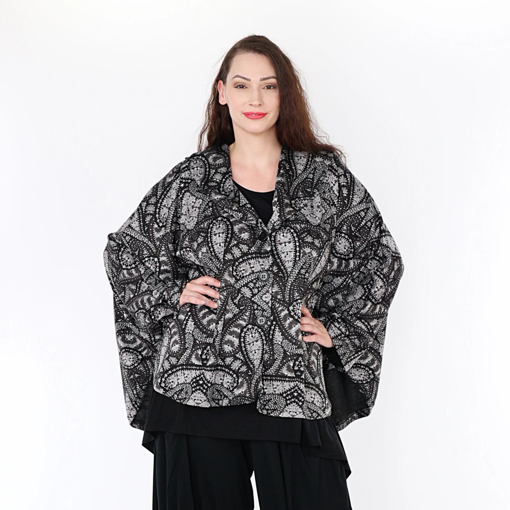  Stilvolles Oversize-Poncho-Cape in elegantem Grau-Schwarz für Lagenlook und Komfort