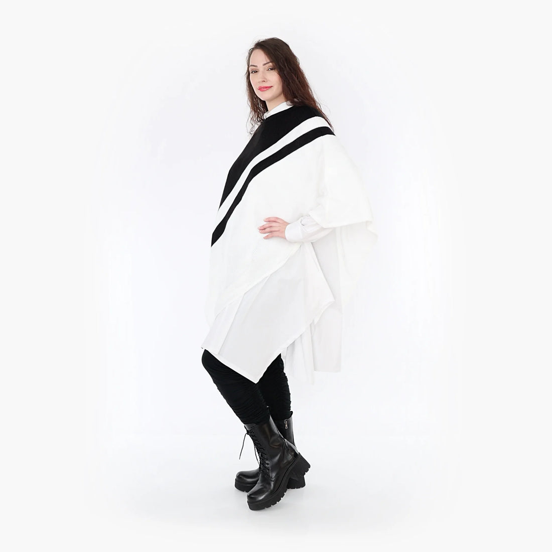  Poncho von AKH Fashion aus Baumwolle in asymmetrischer Form, 1343.02407, Weiß-Schwarz