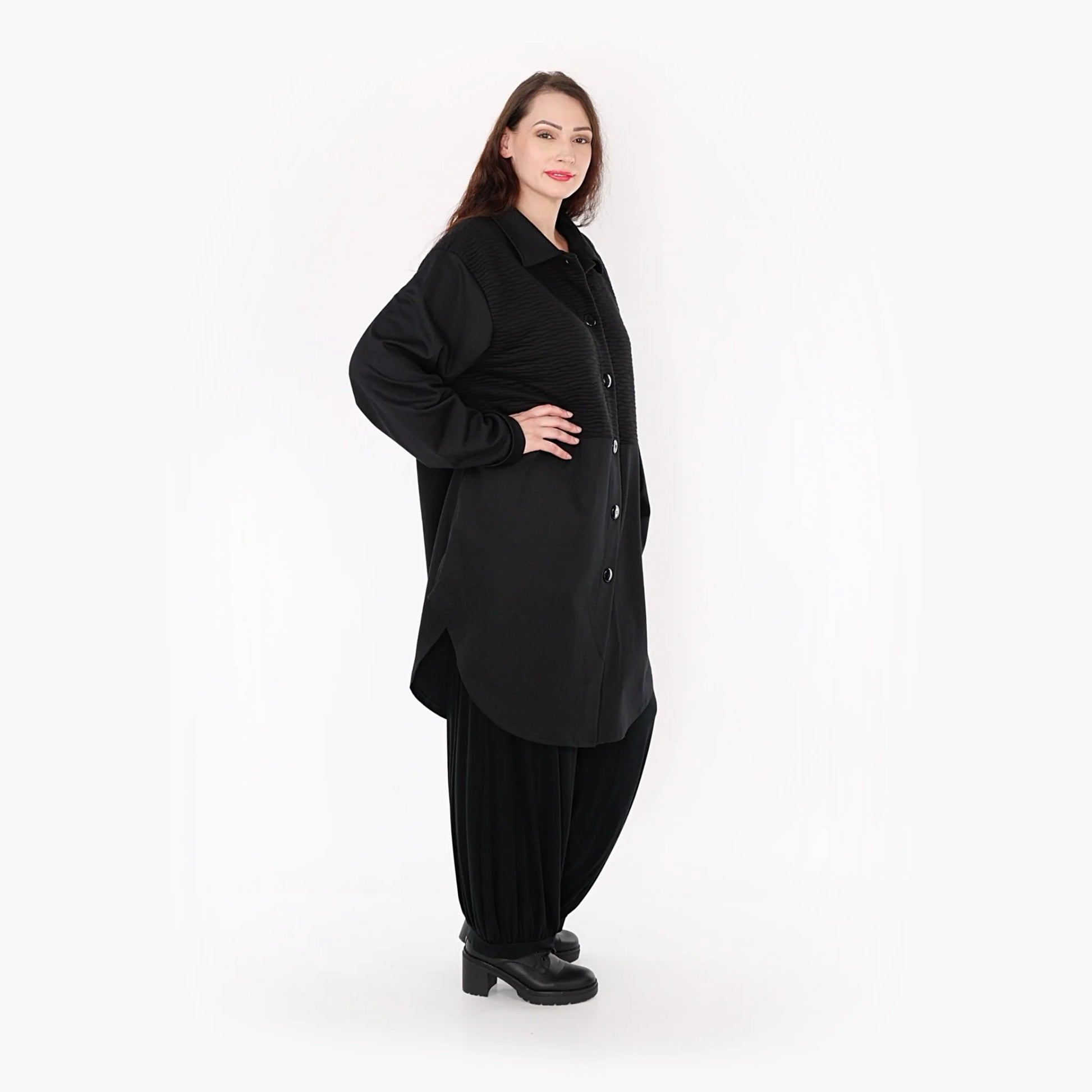  Stilvolle Bluse im Lagenlook mit elegantem Wellenprint in Schwarz für Herbst und Winter