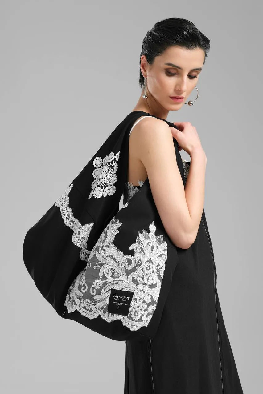  Tasche von TW3 aus feinem Materialmix, 1179, Schwarz, Blumen, Schick, Modern, Ausgefallen