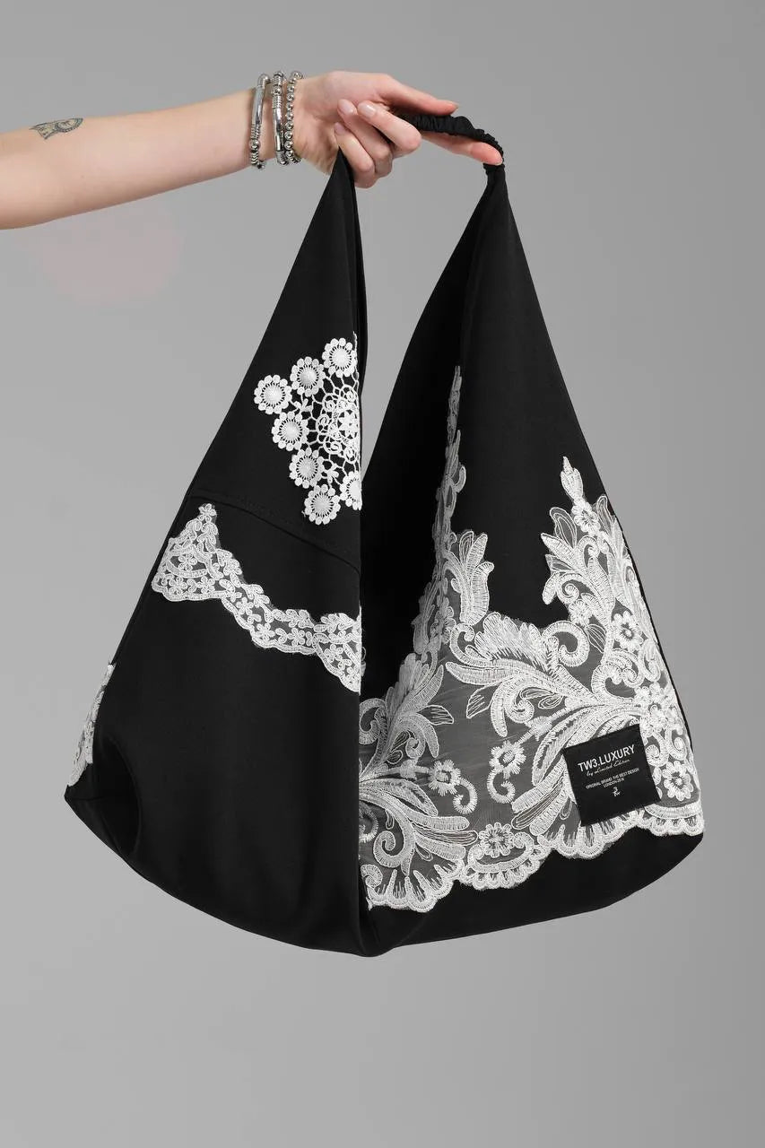  Tasche von TW3 aus feinem Materialmix, 1179, Schwarz, Blumen, Schick, Modern, Ausgefallen