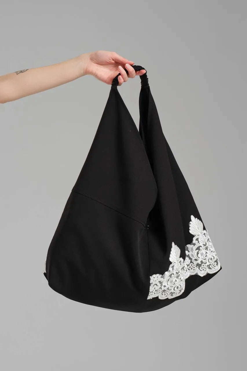  Tasche von TW3 aus feinem Materialmix, 1179, Schwarz, Blumen, Schick, Modern, Ausgefallen