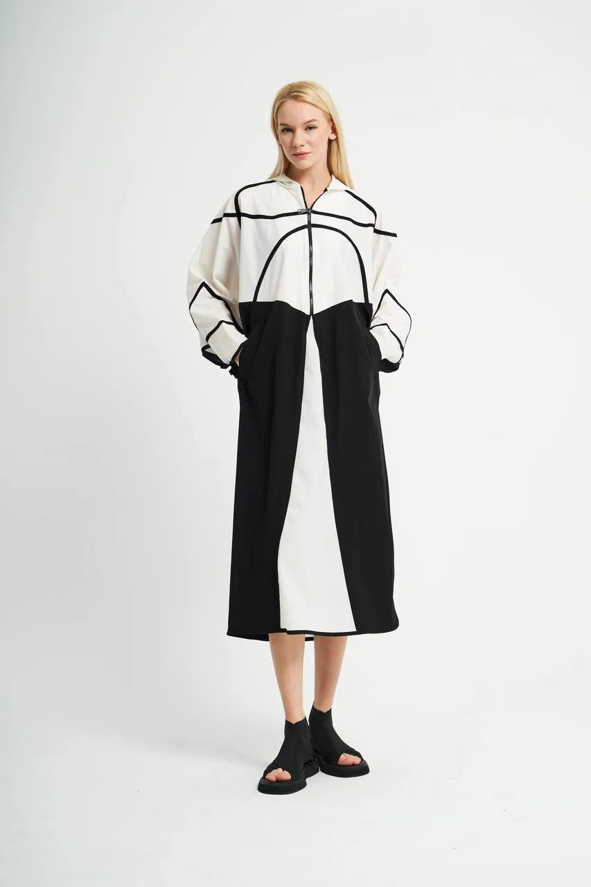  Oversize Kleid von TW3, aus luftigem Krepp, 460, Schwarz/Weiß, Streifen, mit Kapuze