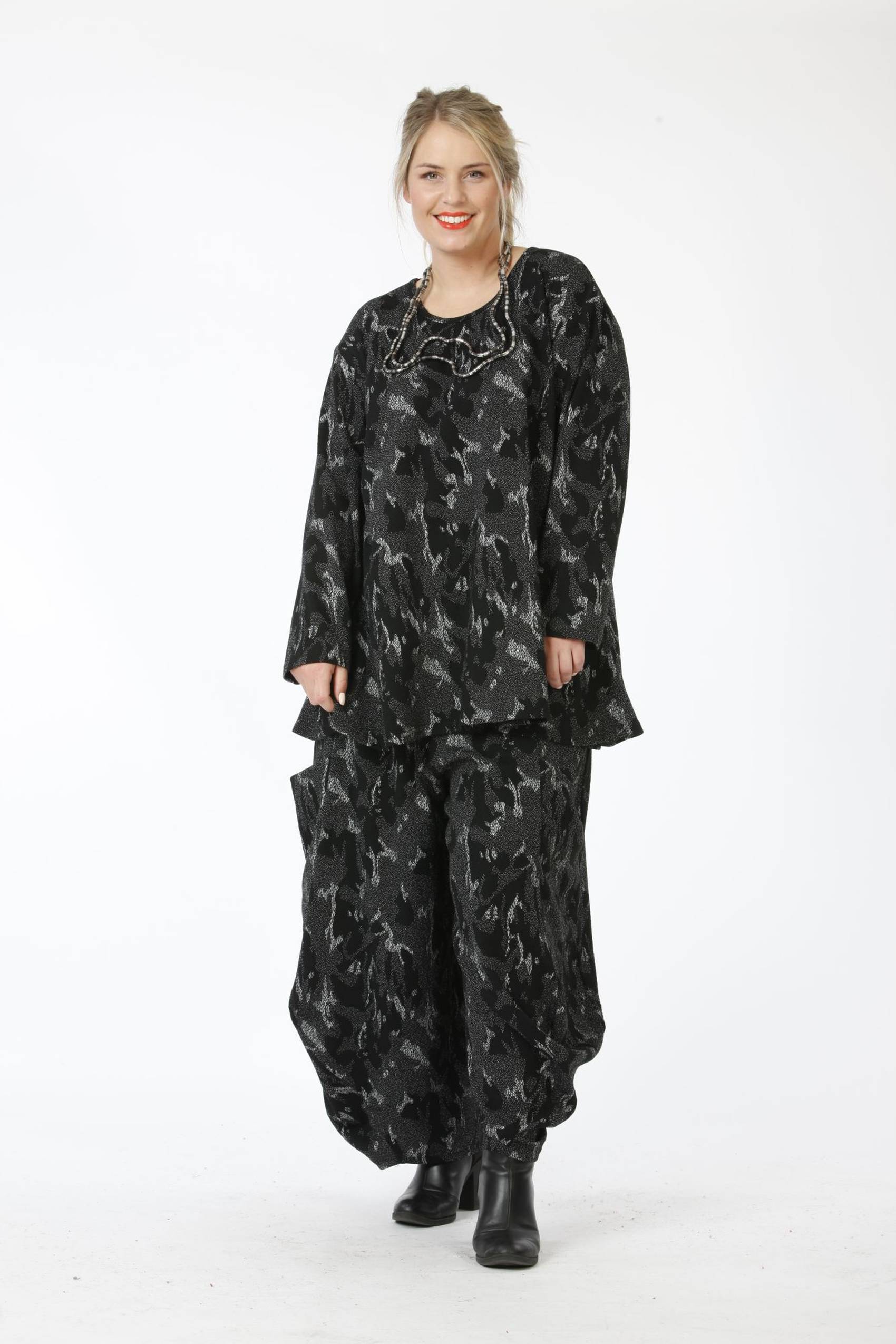  Bigshirt von AKH Fashion aus Polyester in Glocken-Form, 0410.01892, Schwarz-Grau, Ausgefallen