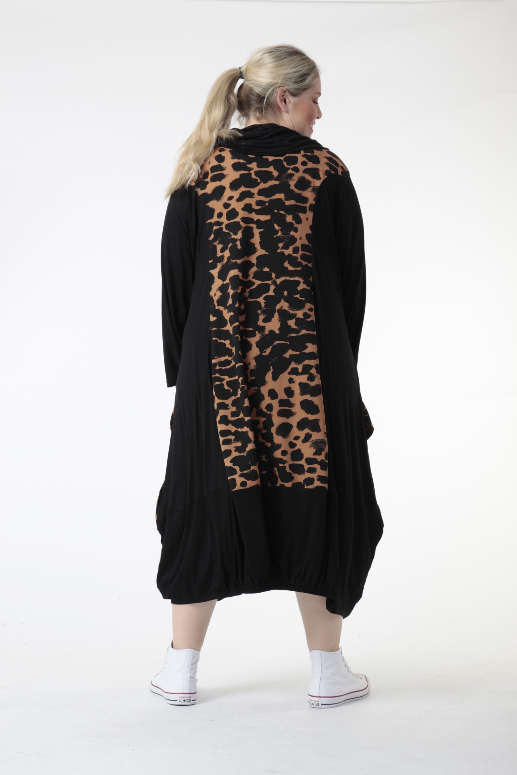  Kleid von AKH Fashion aus Viskose, 0743.06726, Schwarz-Cognac, Leopard, Schick, Modern