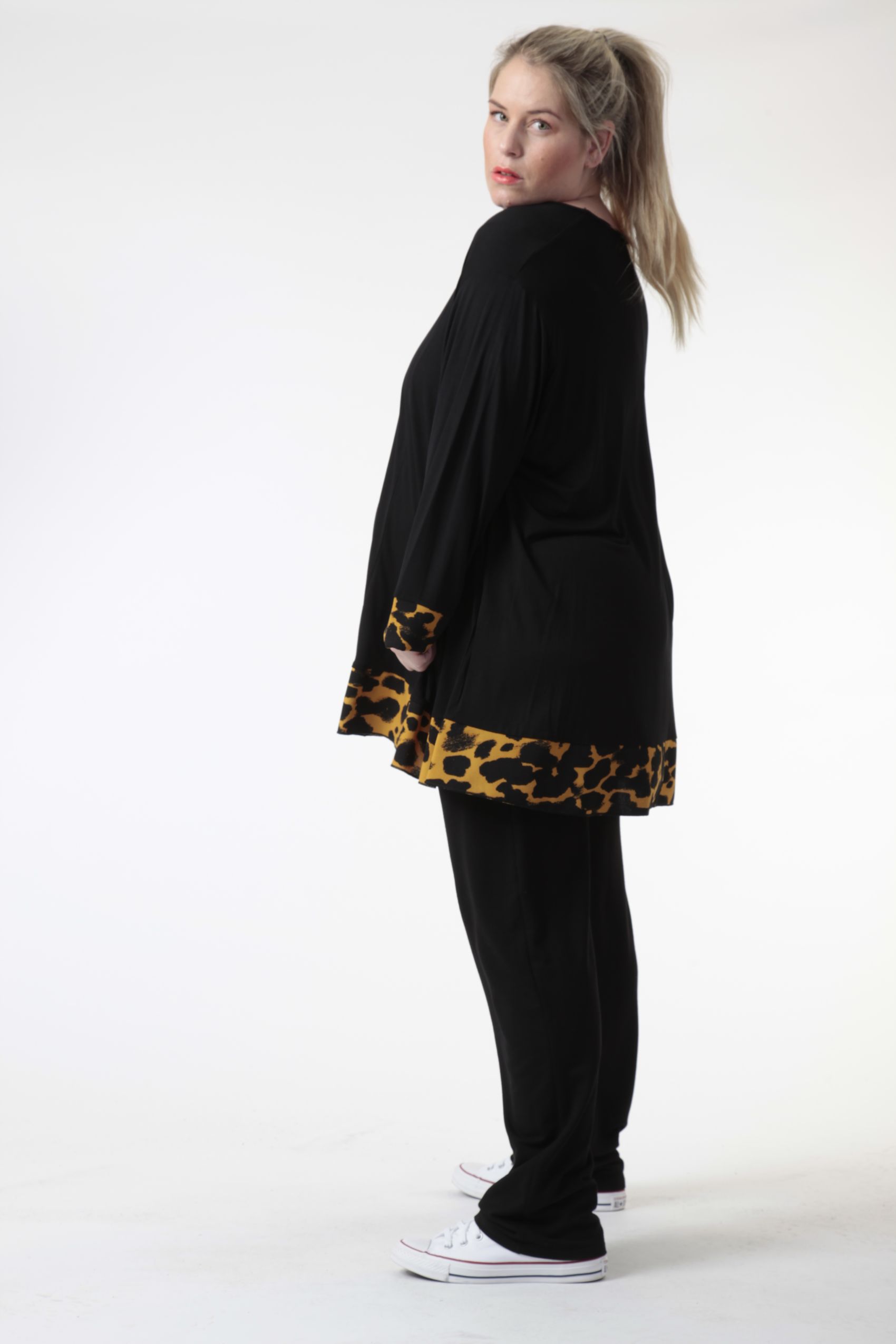  A-Form Bigshirt von AKH Fashion aus Viskose, 0743.06722, Schwarz-Senf, Leopard, Ausgefallen