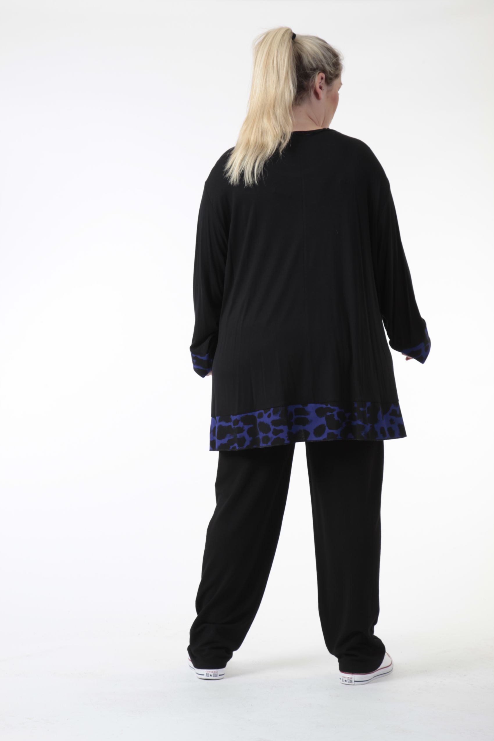  A-Form Bigshirt von AKH Fashion aus Viskose, 0743.06722, Schwarz-Royalblau, Schick, Modern