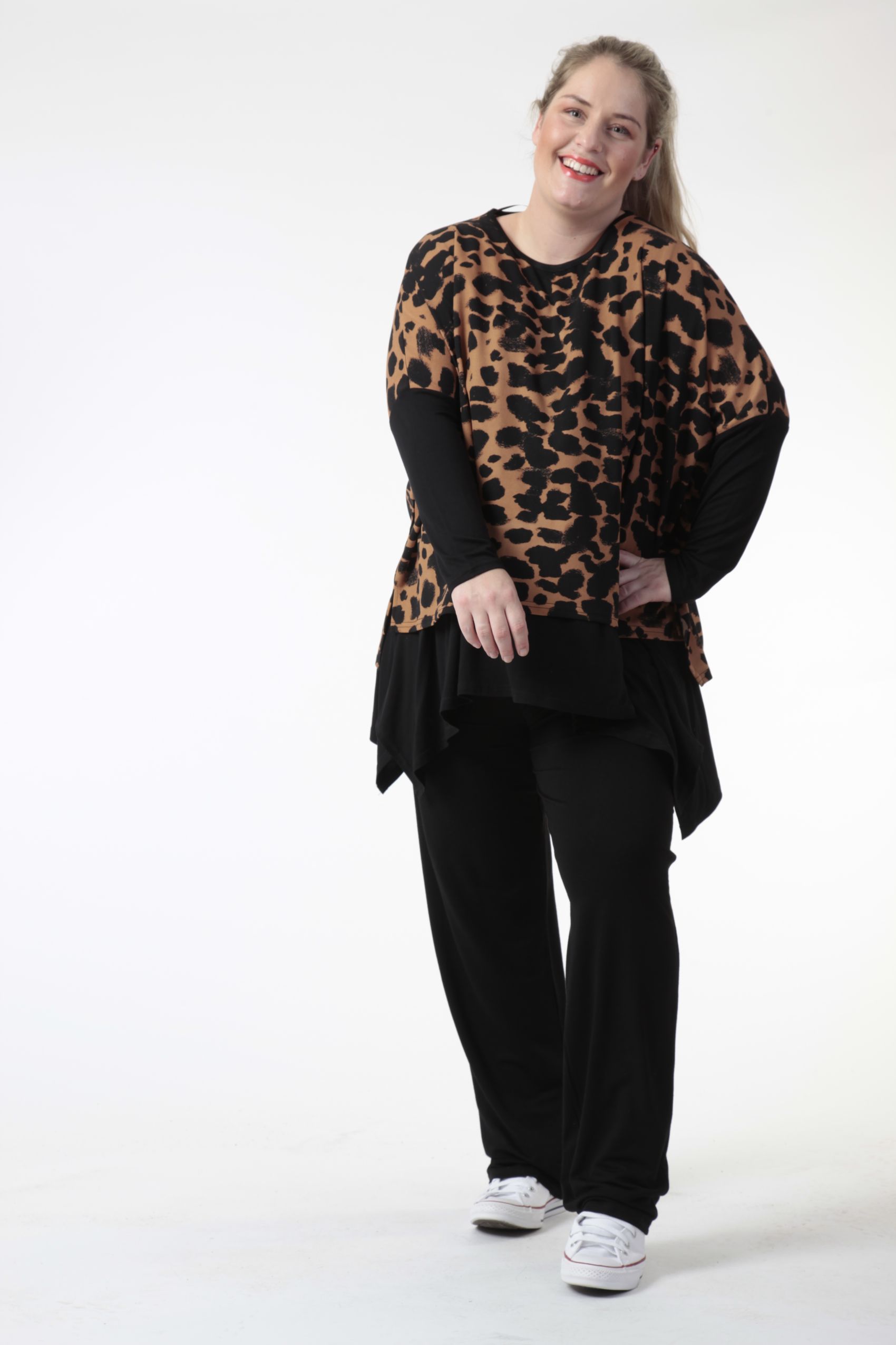  Bigshirt von AKH Fashion aus Viskose in kastiger Form, 0743.06721, Schwarz-Cognac, Schick